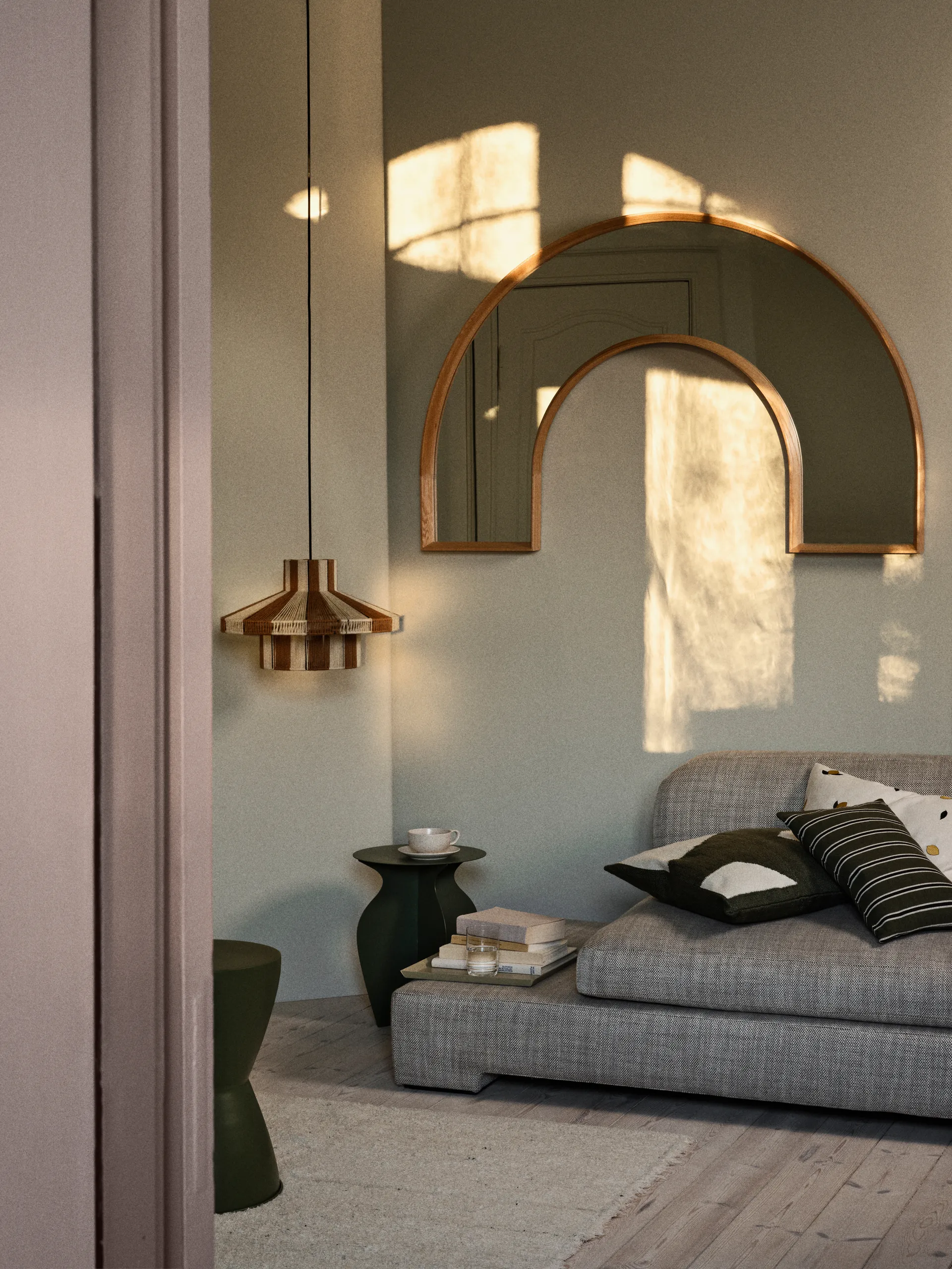 Urna bijzettafel Ø35x45 cm, Grape leaf green Broste Copenhagen