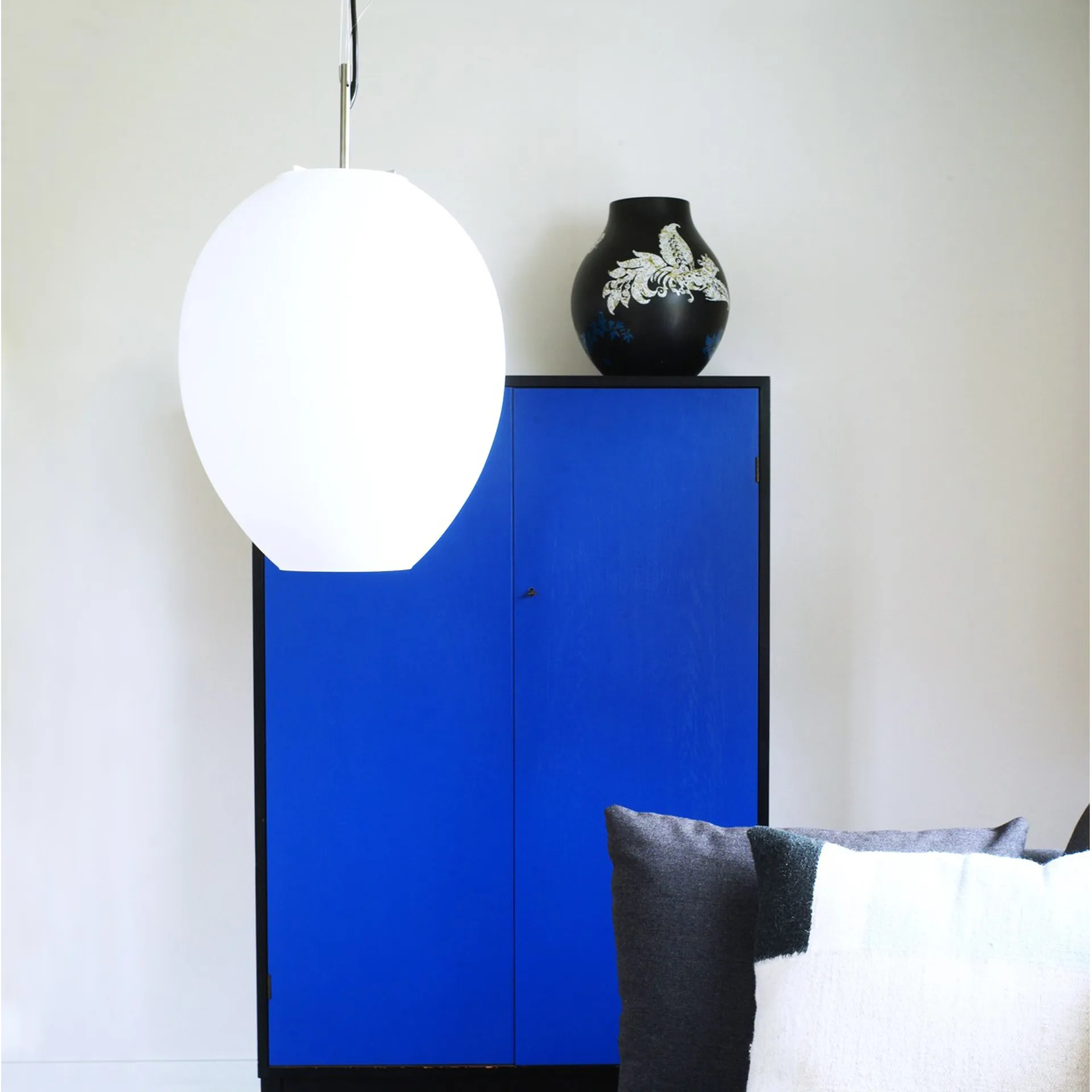 Egg hanglamp, wit/roestvrij staal, opaalglas Bsweden