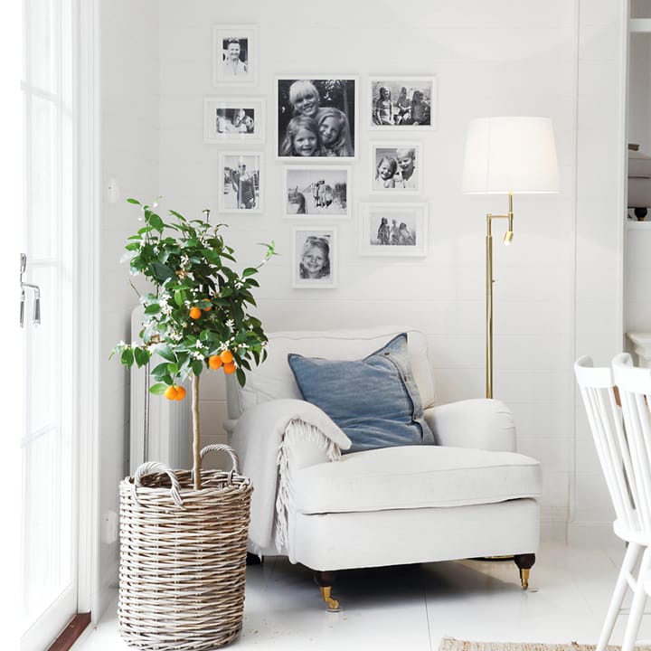 Orlando vloerlamp, beige, antiek messing onderstel By Rydéns
