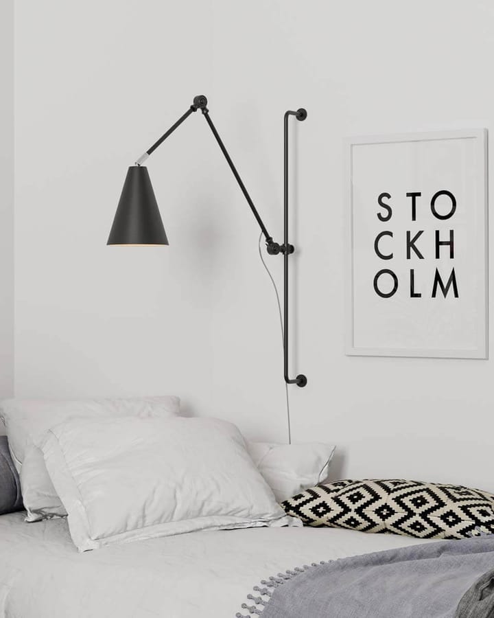 Yukon wandlamp lang, Matzwart By Rydéns