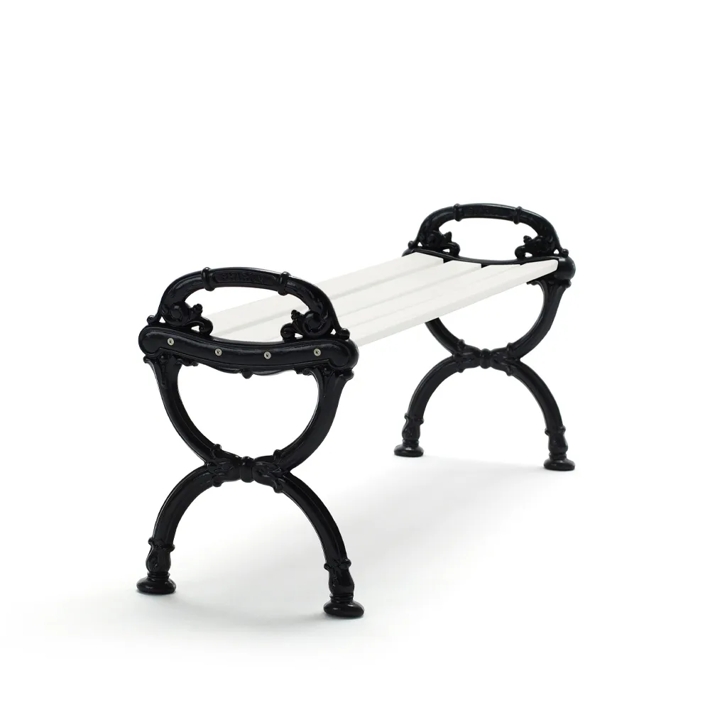 Byarum bank, Wit gelakt sparenhout, zwart frame Byarums bruk