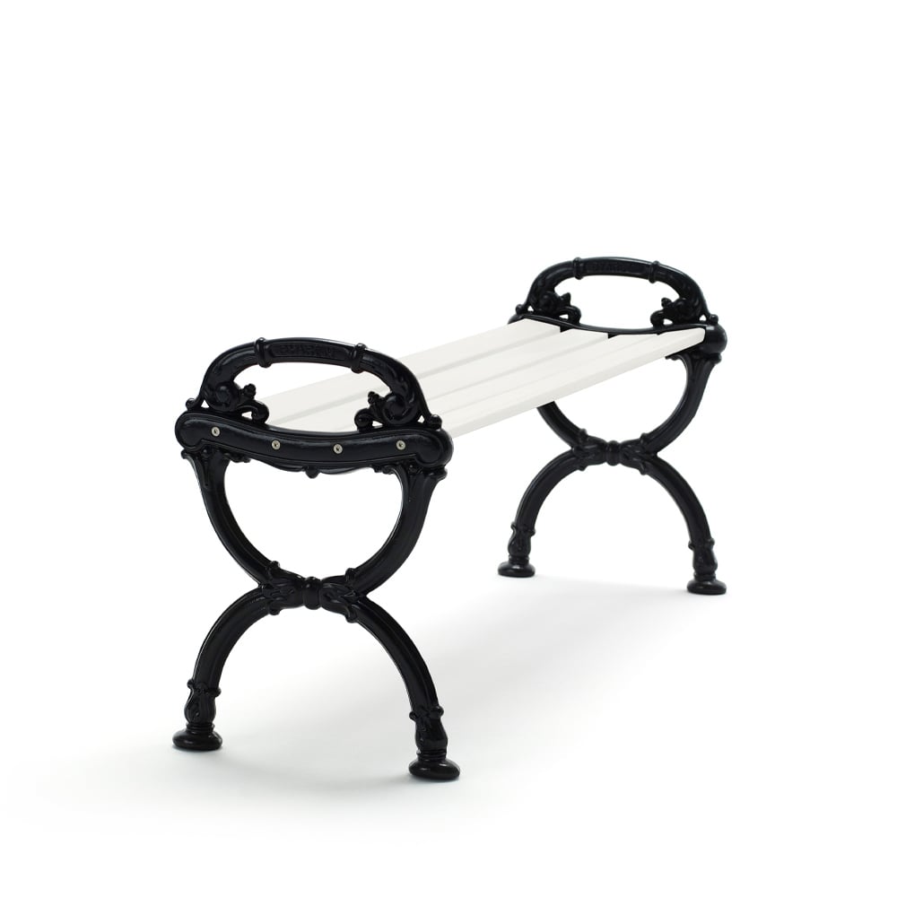 Byarums bruk Byarum bank Wit gelakt sparenhout, zwart frame