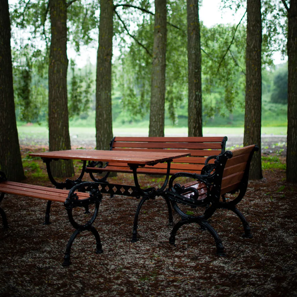 Byarum tafel 142x72 cm, Sparrenhout geïmpregneerd, onbewerkt aluminiumframe Byarums bruk