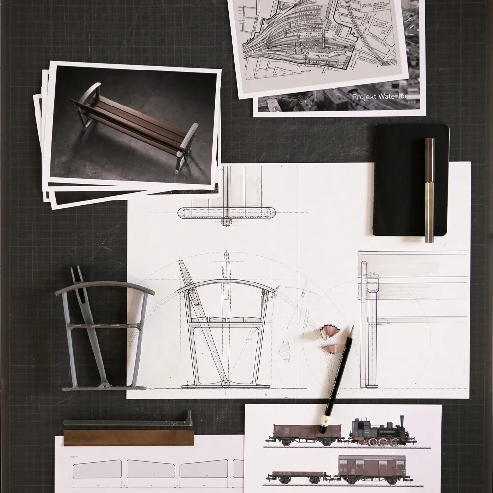 Waterloo bank, Mahonie, onbewerkt aluminium frame Byarums bruk