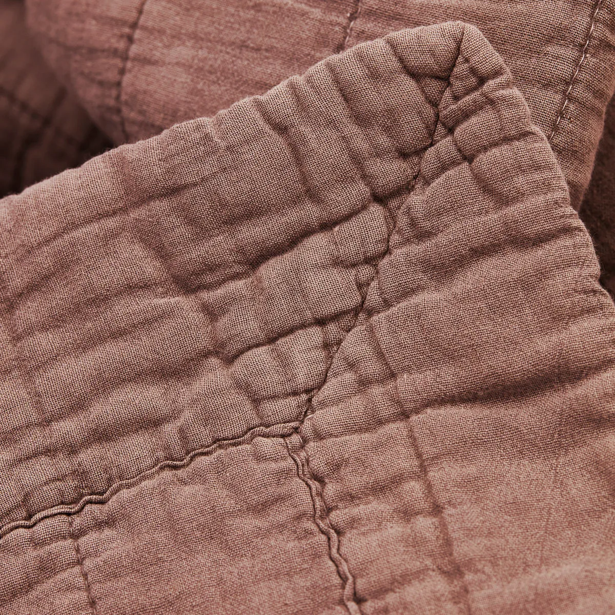 Magnhild gewatteerd bedsprei 280x280 cm, Berry byNORD