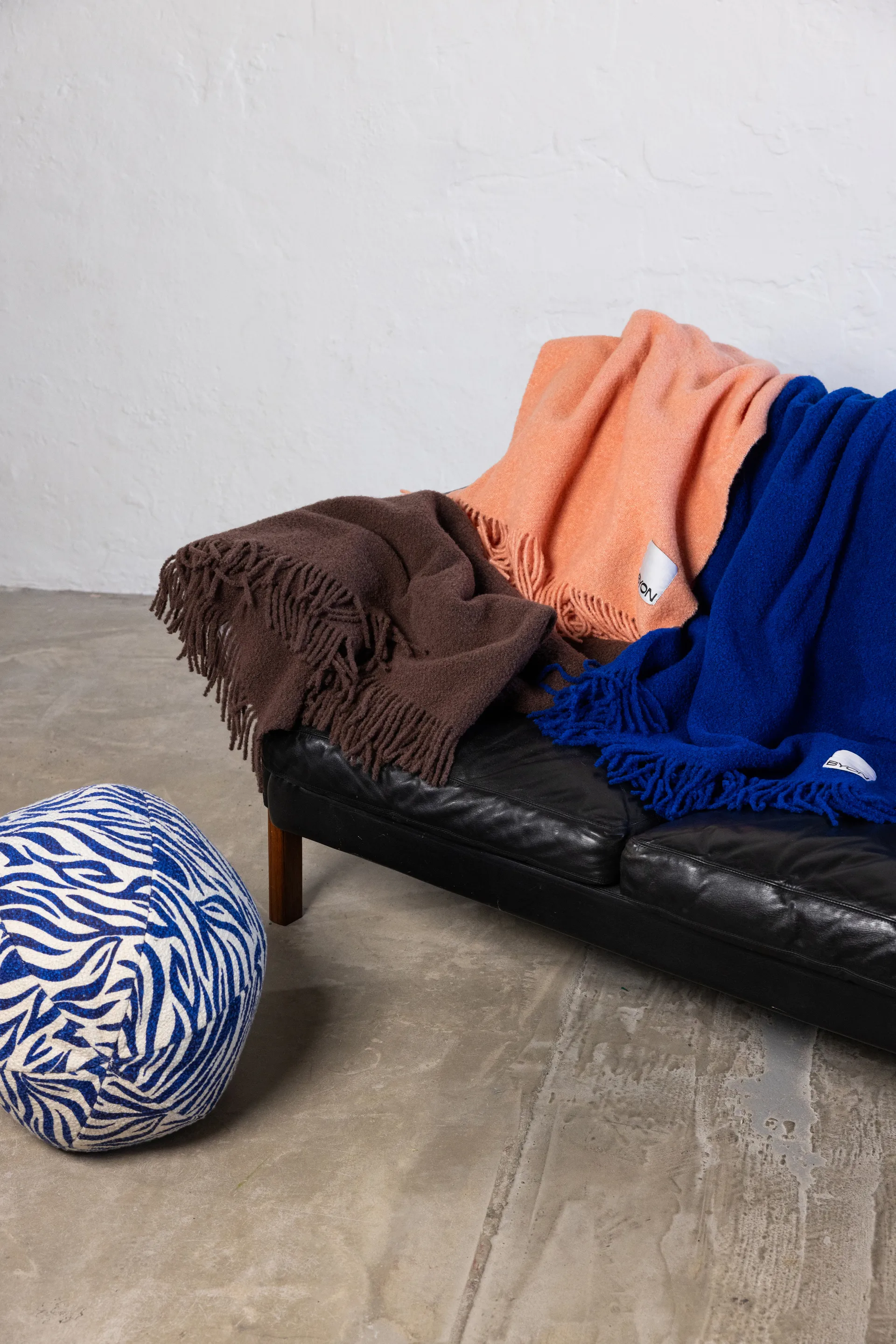 Anima kussen Ø35 cm, Zebra-blauw Byon