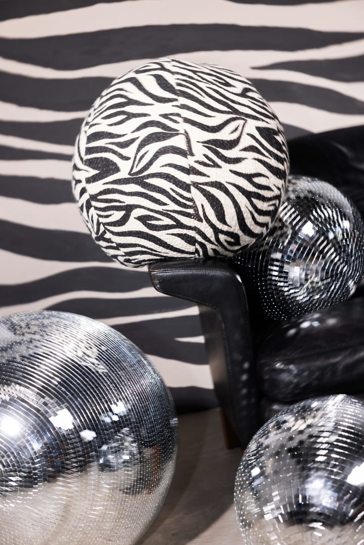 Anima kussen Ø35 cm, Zebra-zwart Byon