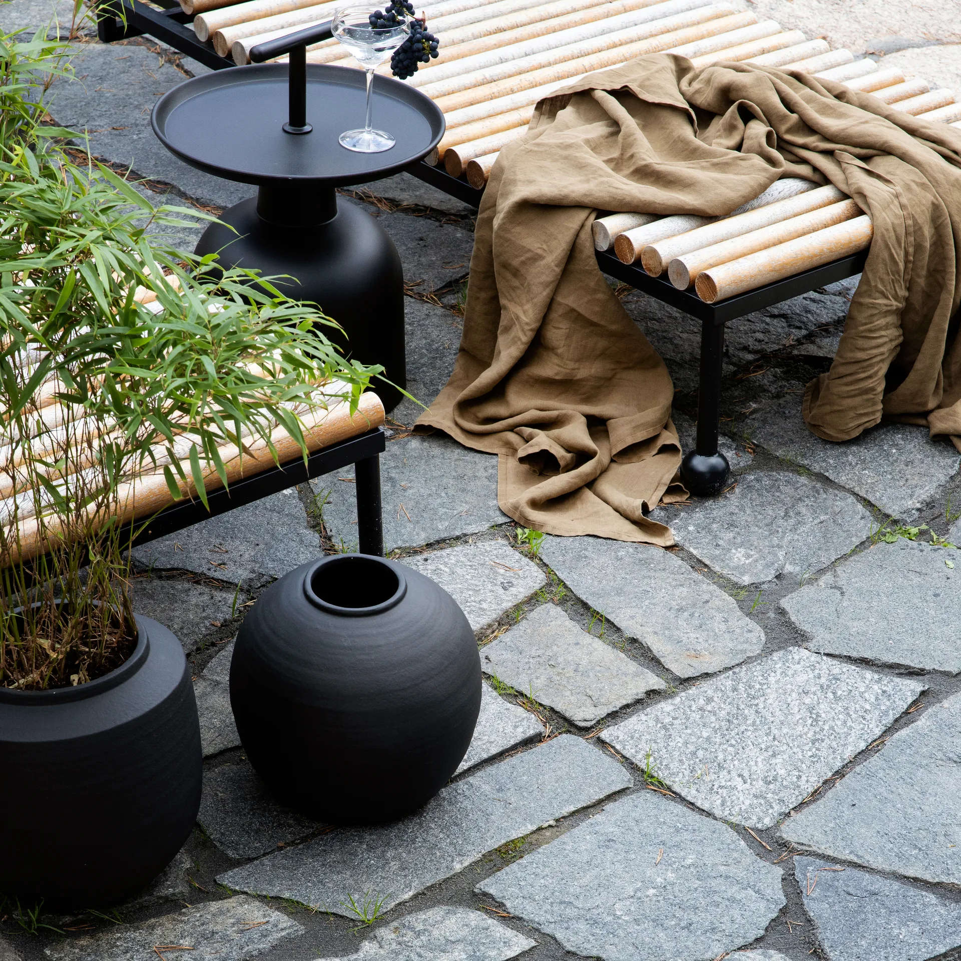 Bee pot Ø29,5 cm, Zwart Byon