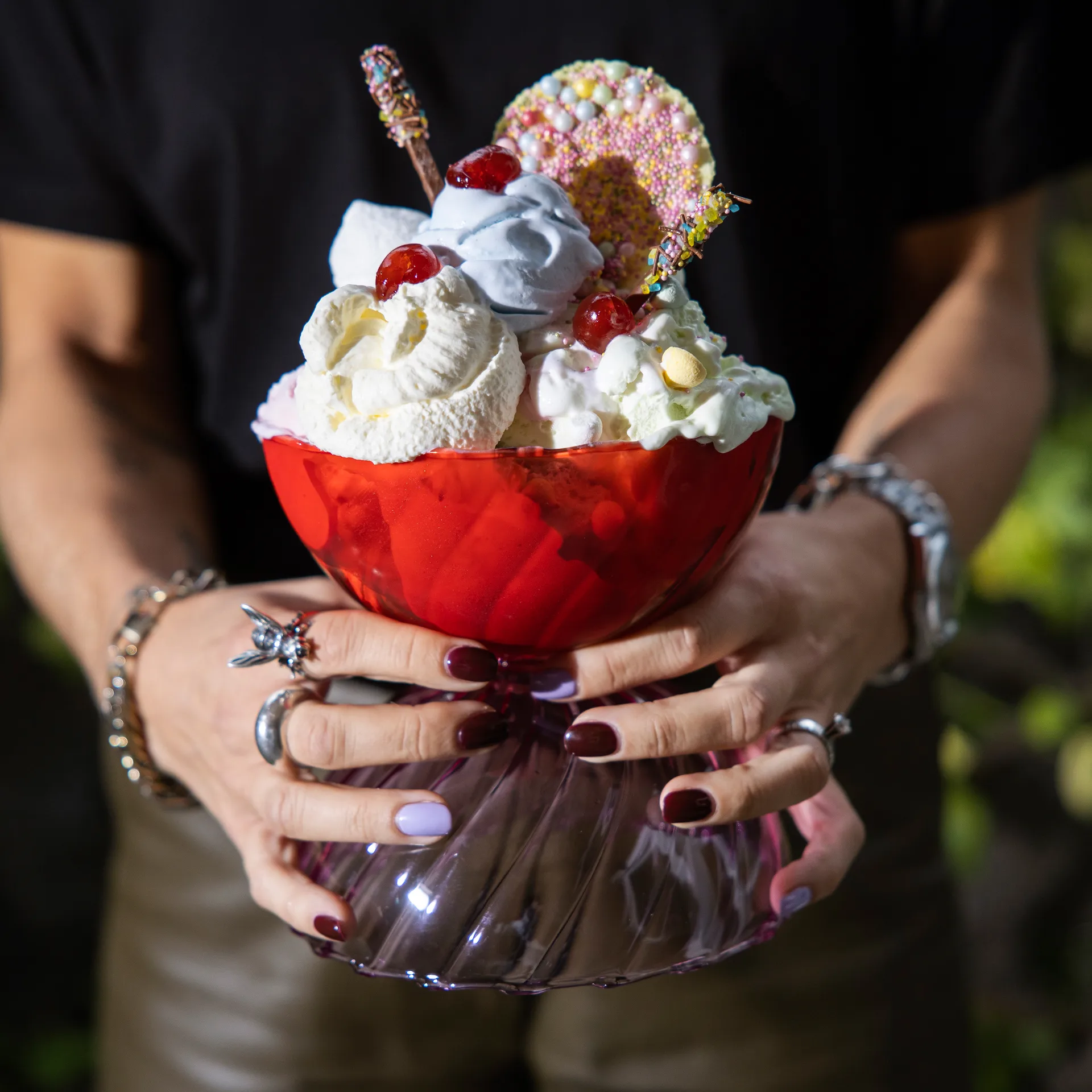 Carameli kom 16 cm, Roze-rood Byon