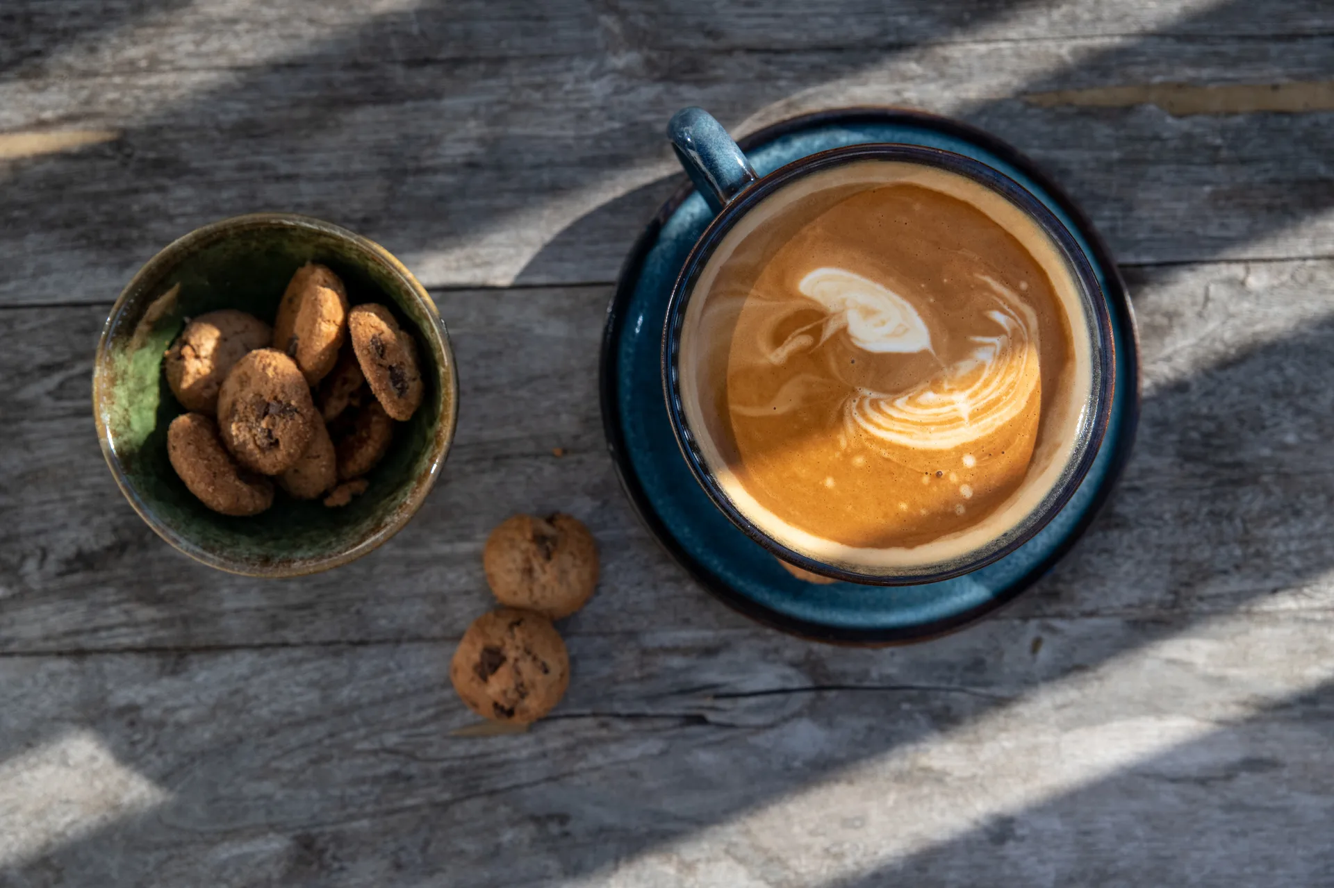 Jade kop met schotel, blauw Byon