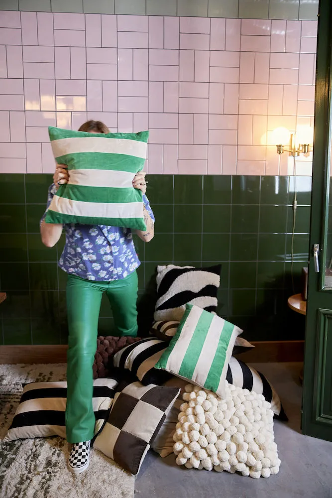 Pathi kussen M 45x45 cm, Zwart-beige Byon