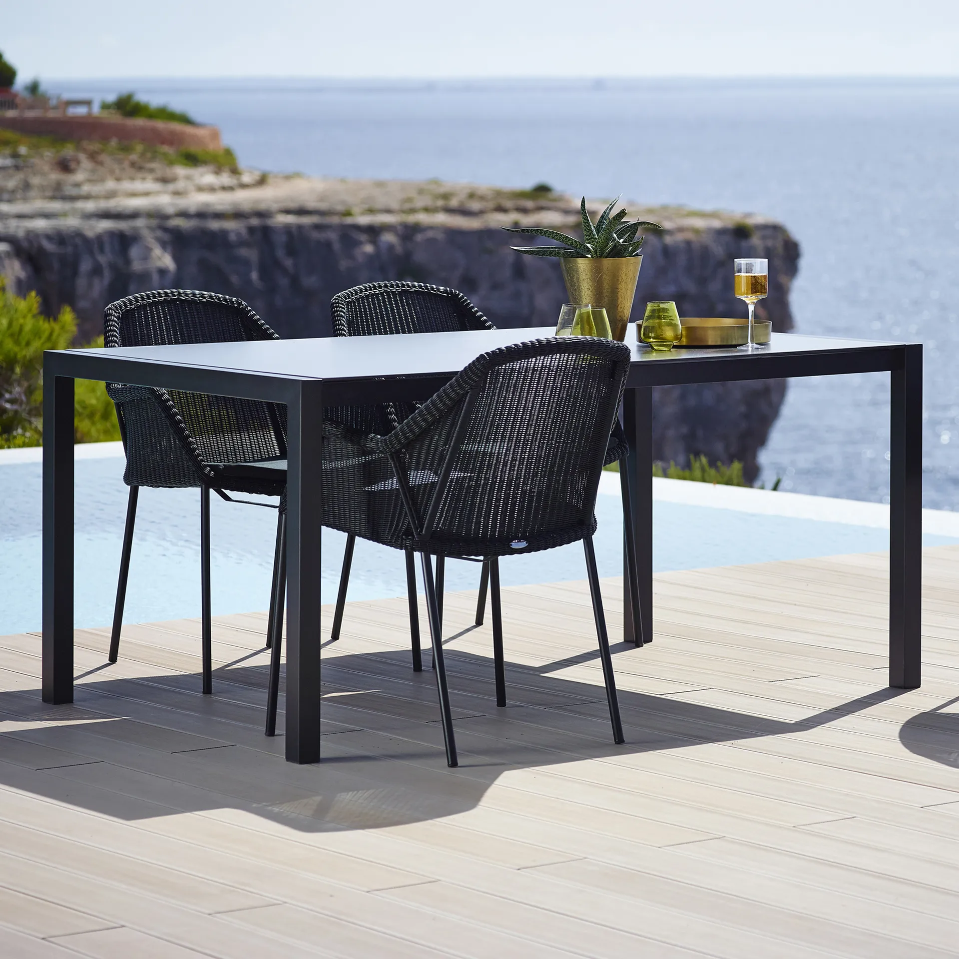 Breeze stapelbare armstoel weave, Black Cane-line