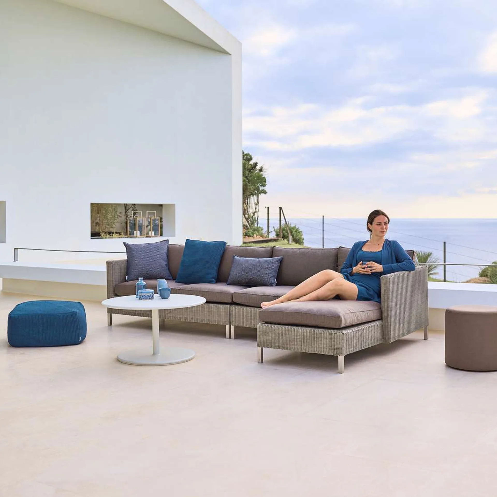 Connect chaise longue, Taupe, witte kussens Cane-line