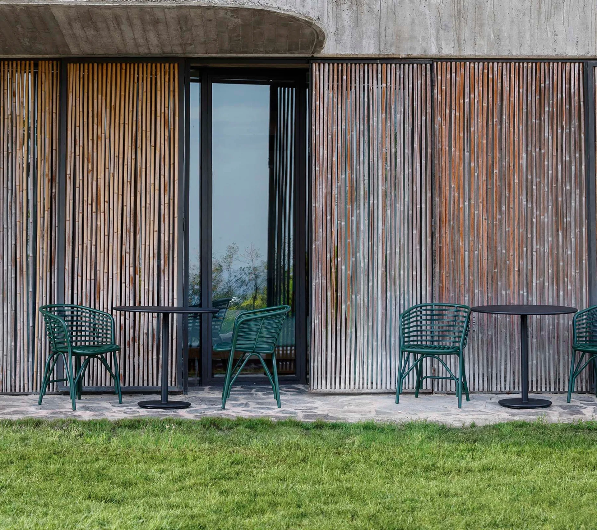 Drop tafel Ø80 cm, Lava grey-lava grey Cane-line