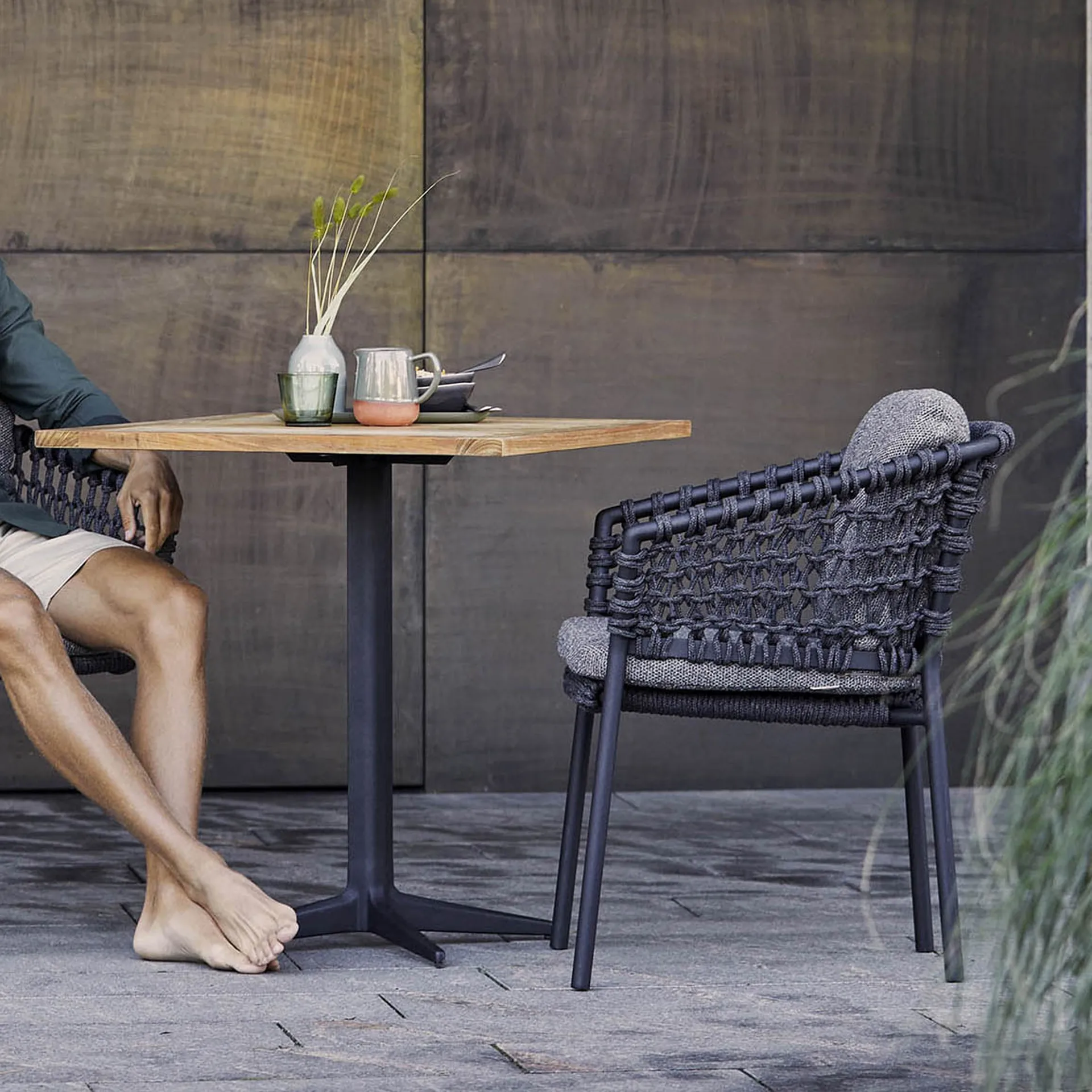 Drop tafel teak 72x72 cm, Lava grey frame Cane-line