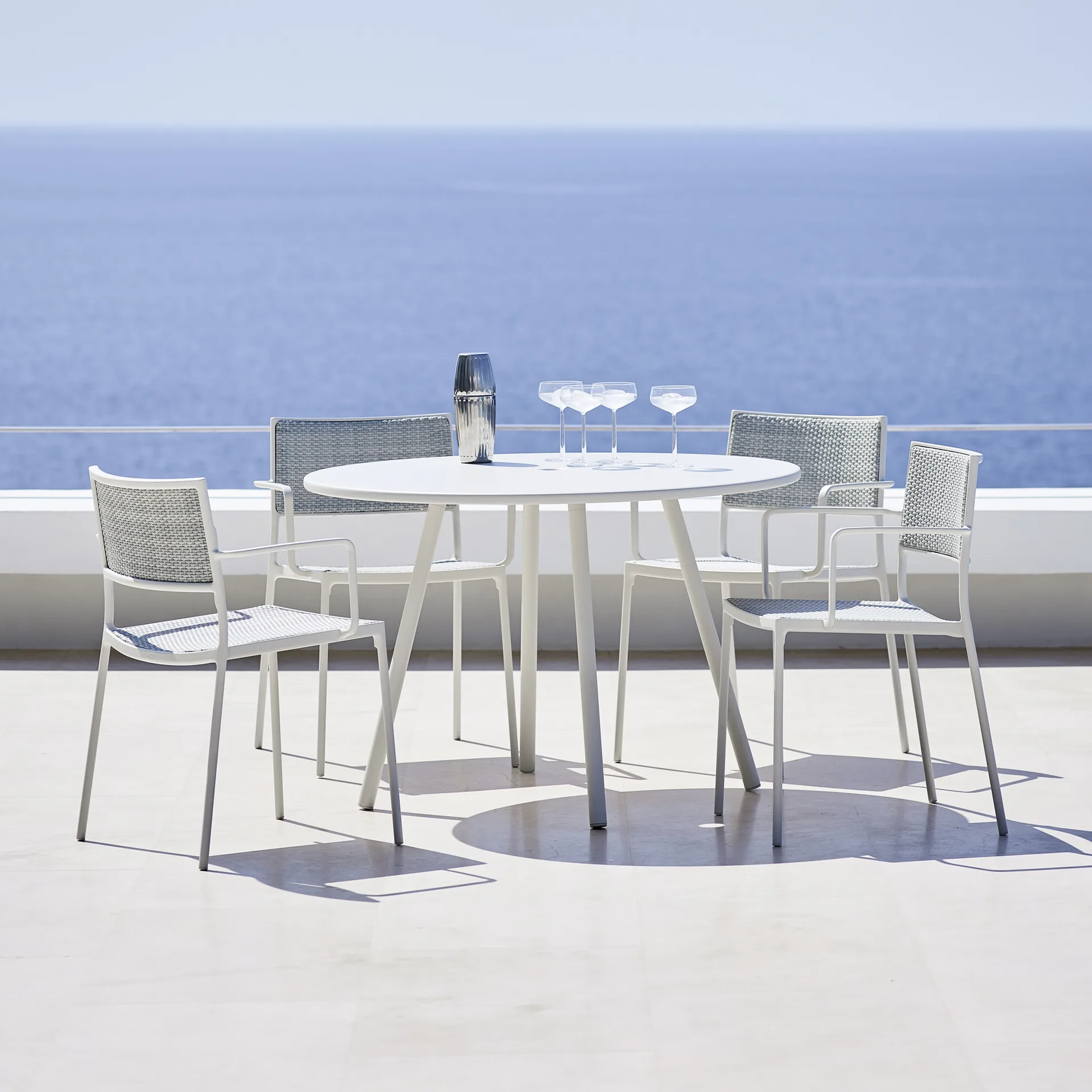 Less armstoel, Natural-lava grey frame Cane-line