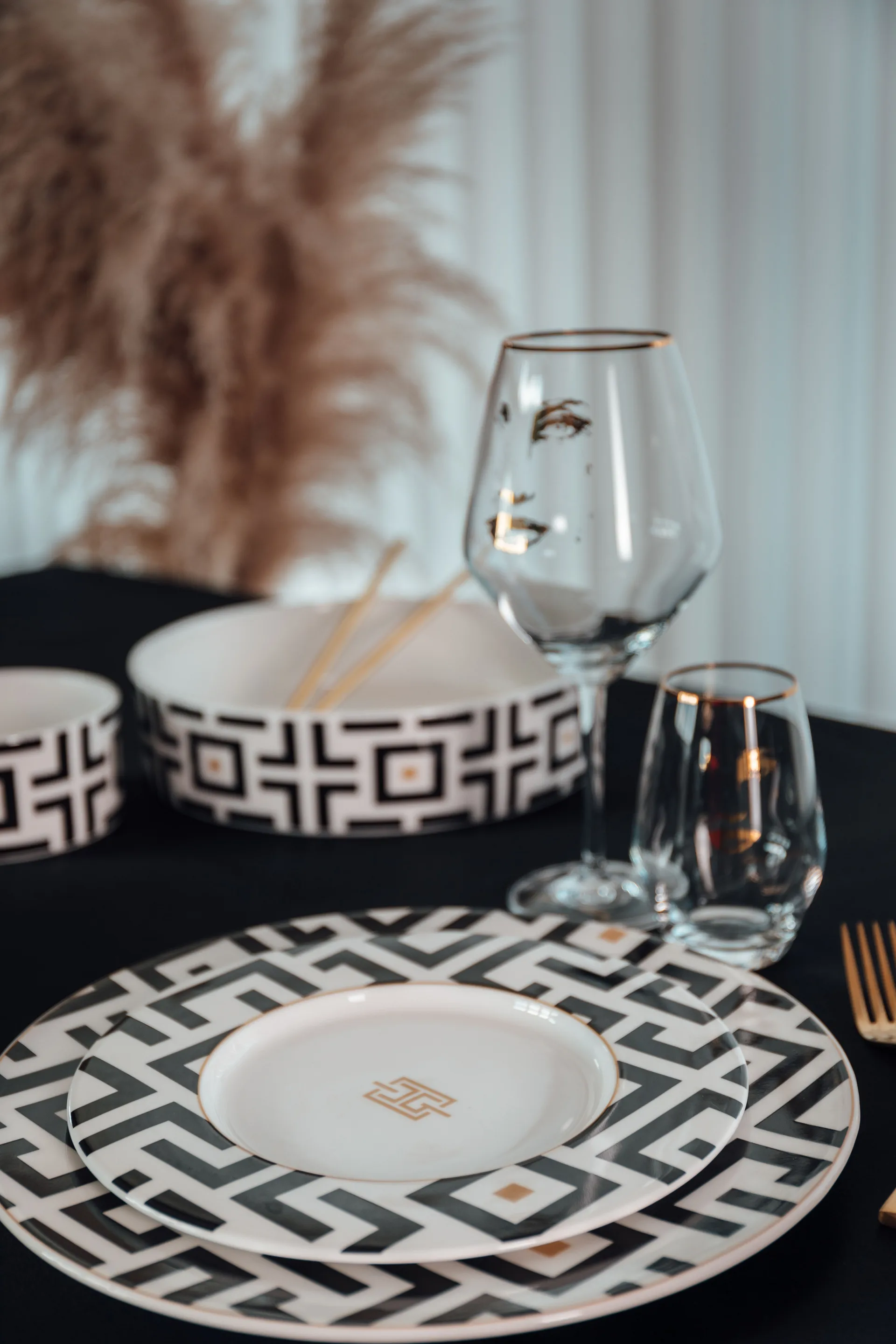 DECO bord Ø22,5 cm, Wit-zwart Carolina Gynning