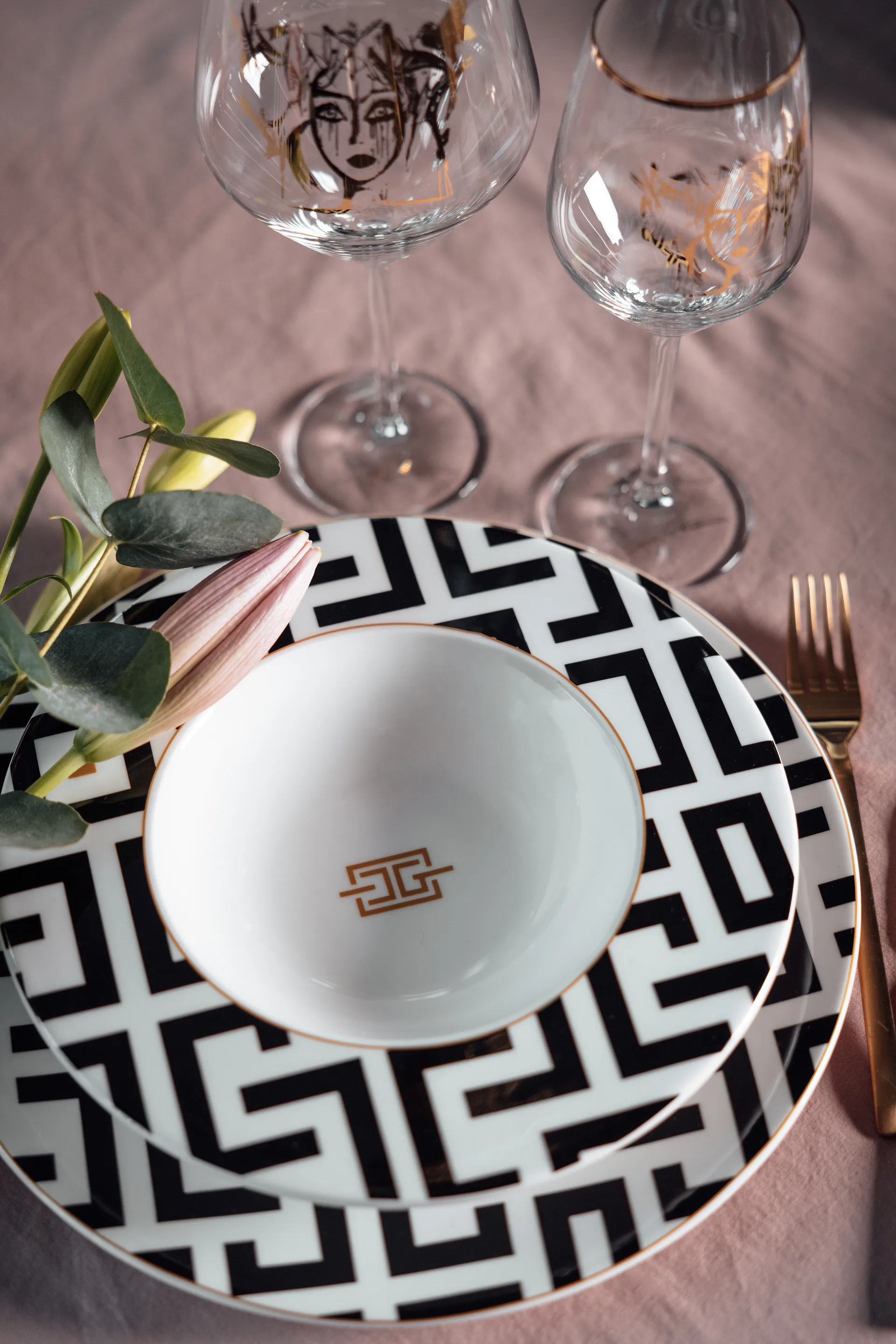 DECO diep bord Ø24,5 cm, Wit-zwart Carolina Gynning