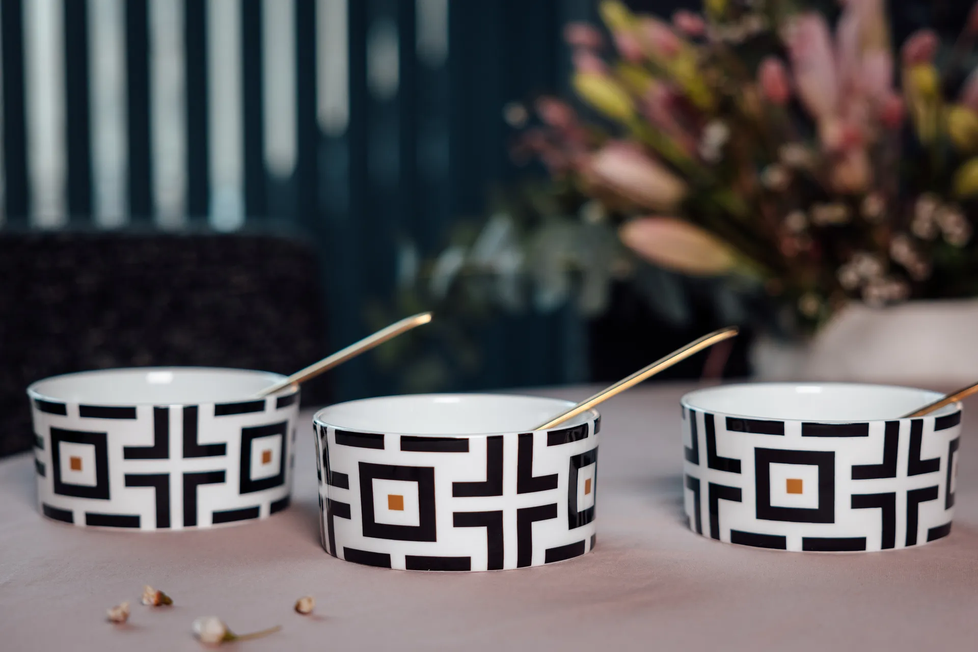 DECO schaal 50 cl, Wit-zwart Carolina Gynning