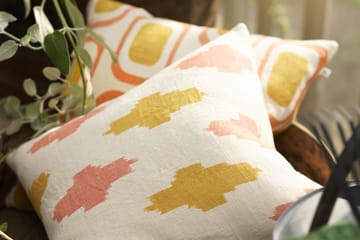 Ikat Agra kussenhoes 50x50 cm - Rose-spicy yellow - Chhatwal & Jonsson