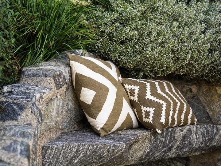 Impal Outdoor kussen, shitake/off white, 50 cm Chhatwal & Jonsson