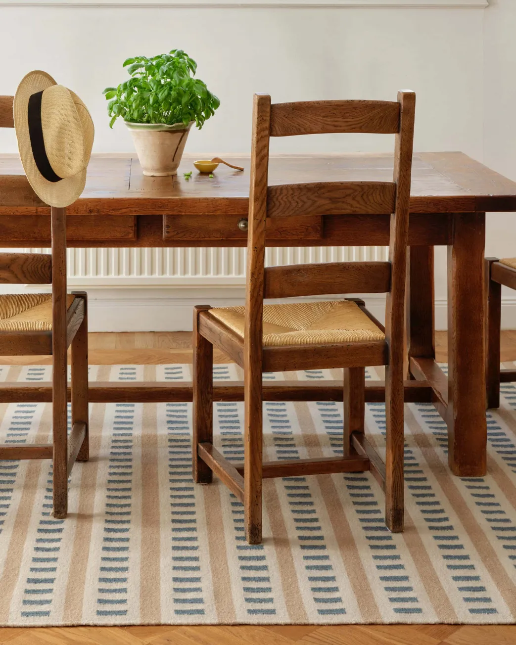 Ladakh wollen mat, Off white-l. beige-heaven blue, 230x320 cm Chhatwal & Jonsson