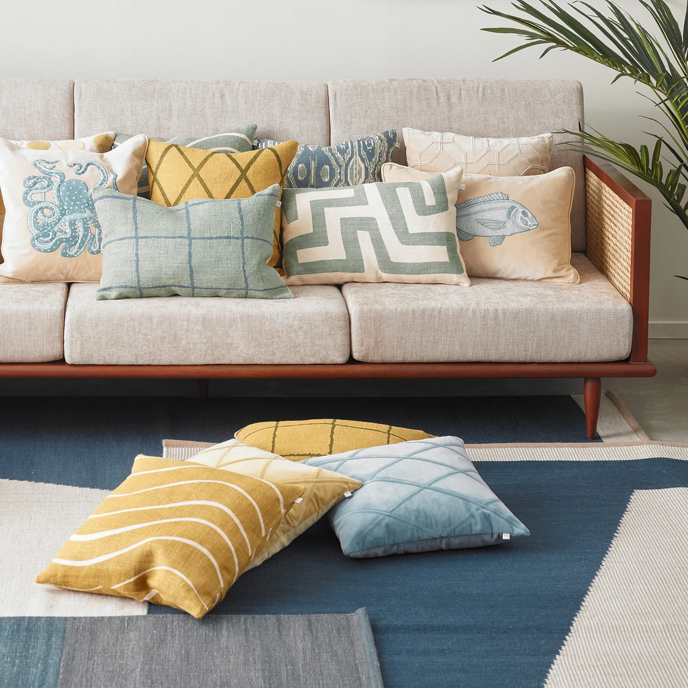 Una wollen vloerkleed 230x320 cm, Dark blue-beige-off white Chhatwal & Jonsson