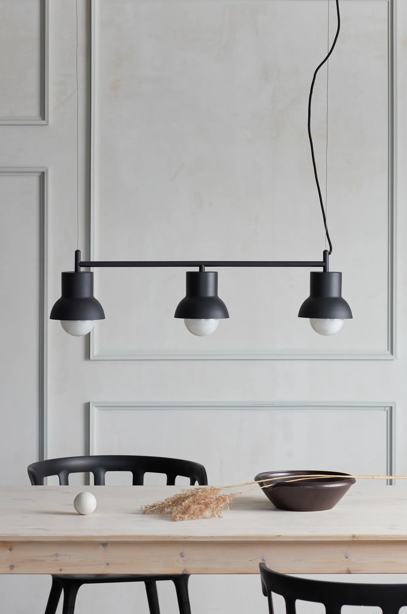 Down Long hanglamp, Zwart CO Bankeryd