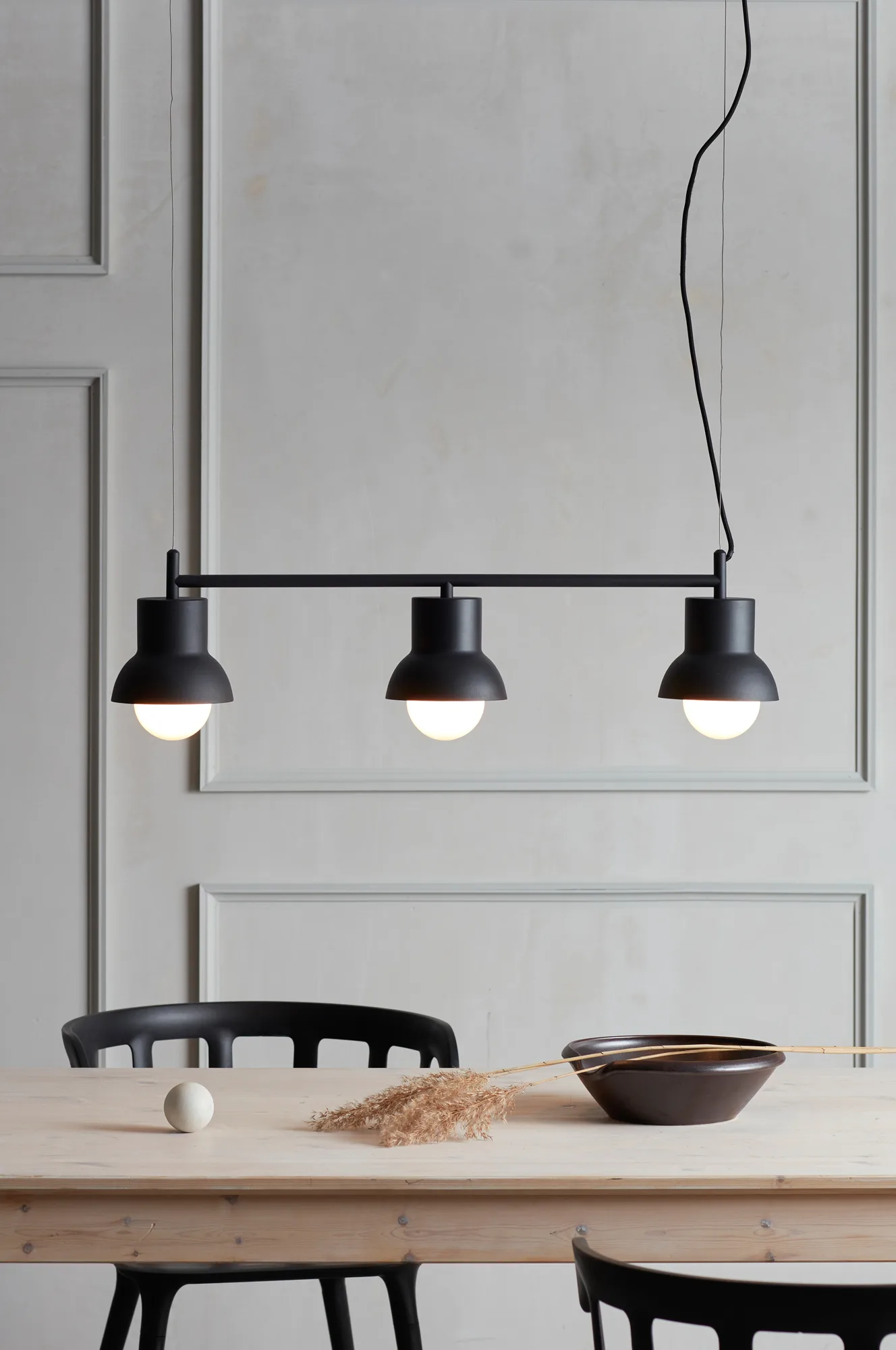 Down Long hanglamp, Zwart CO Bankeryd