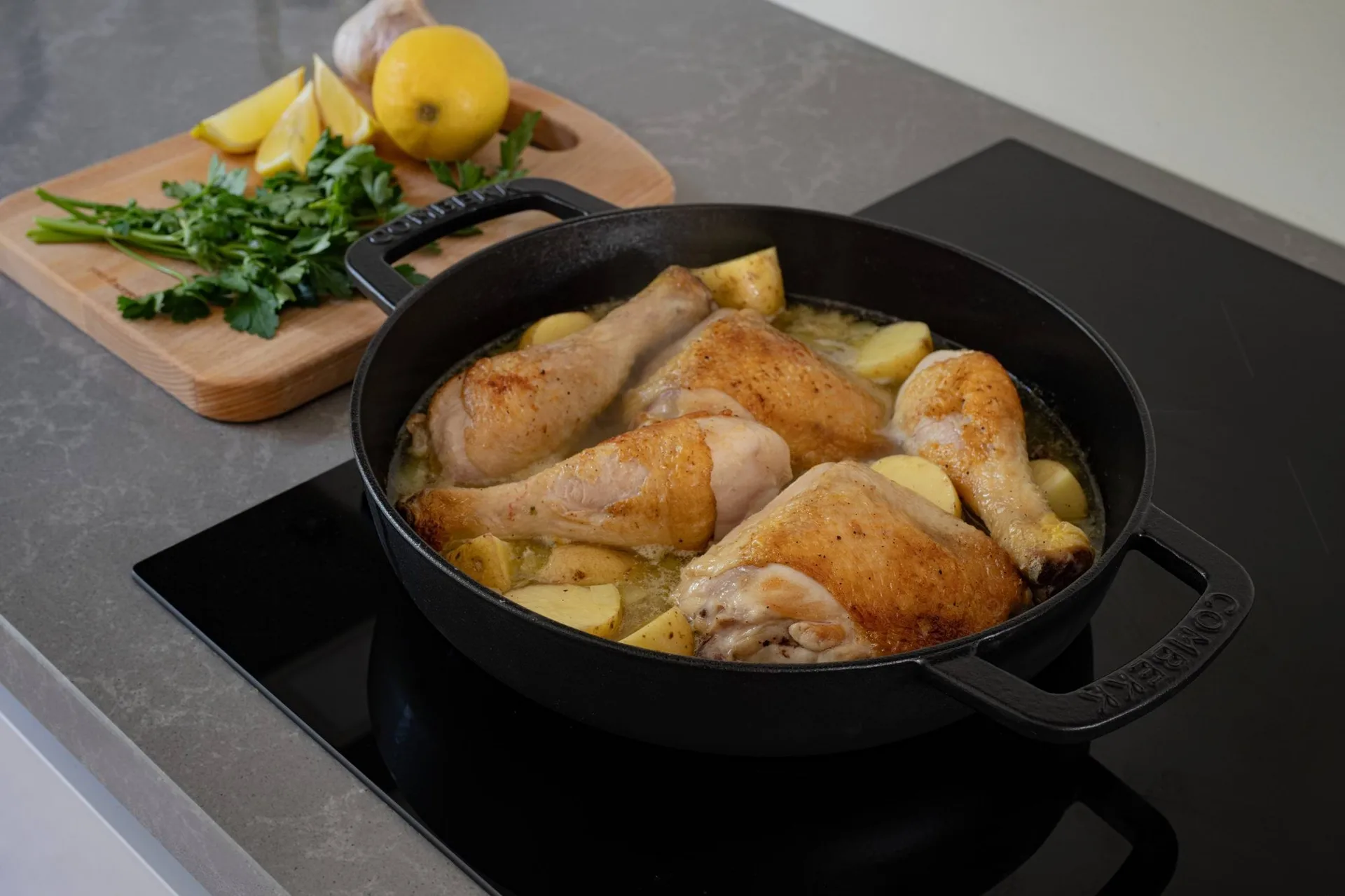 Combekk geëmailleerde sauteerpan gietijzer Ø28 cm, Black-silver knob Combekk