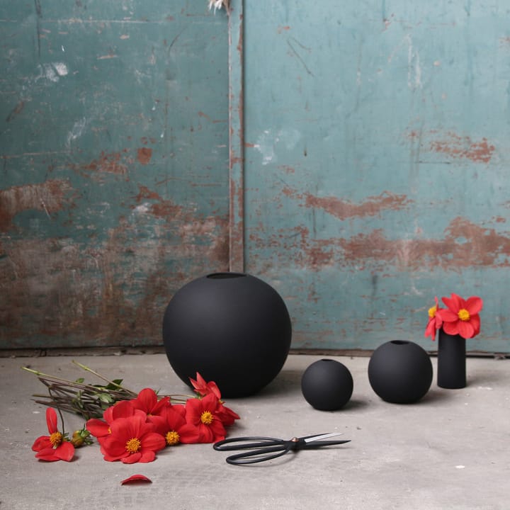 Ball vaas black, 10 cm. Cooee Design