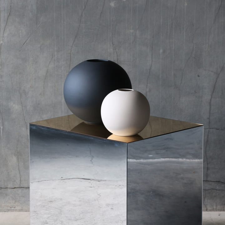 Ball vaas black, 30 cm. Cooee Design