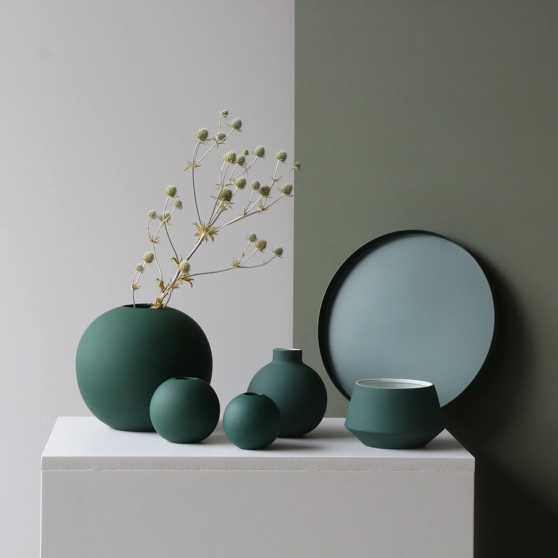Ball vaas dark green, 8 cm. Cooee Design