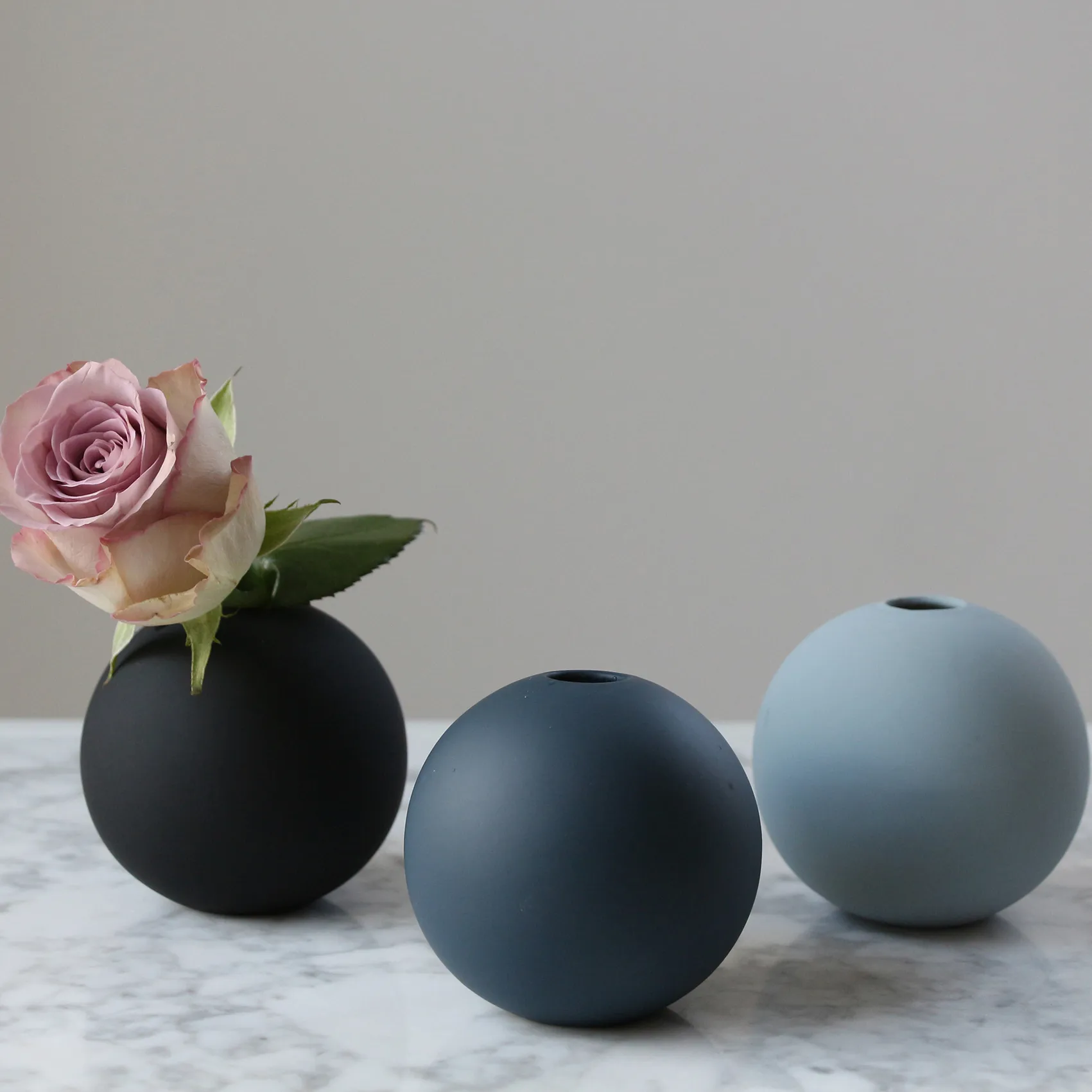 Ball vaas midnight blue, 8 cm Cooee Design
