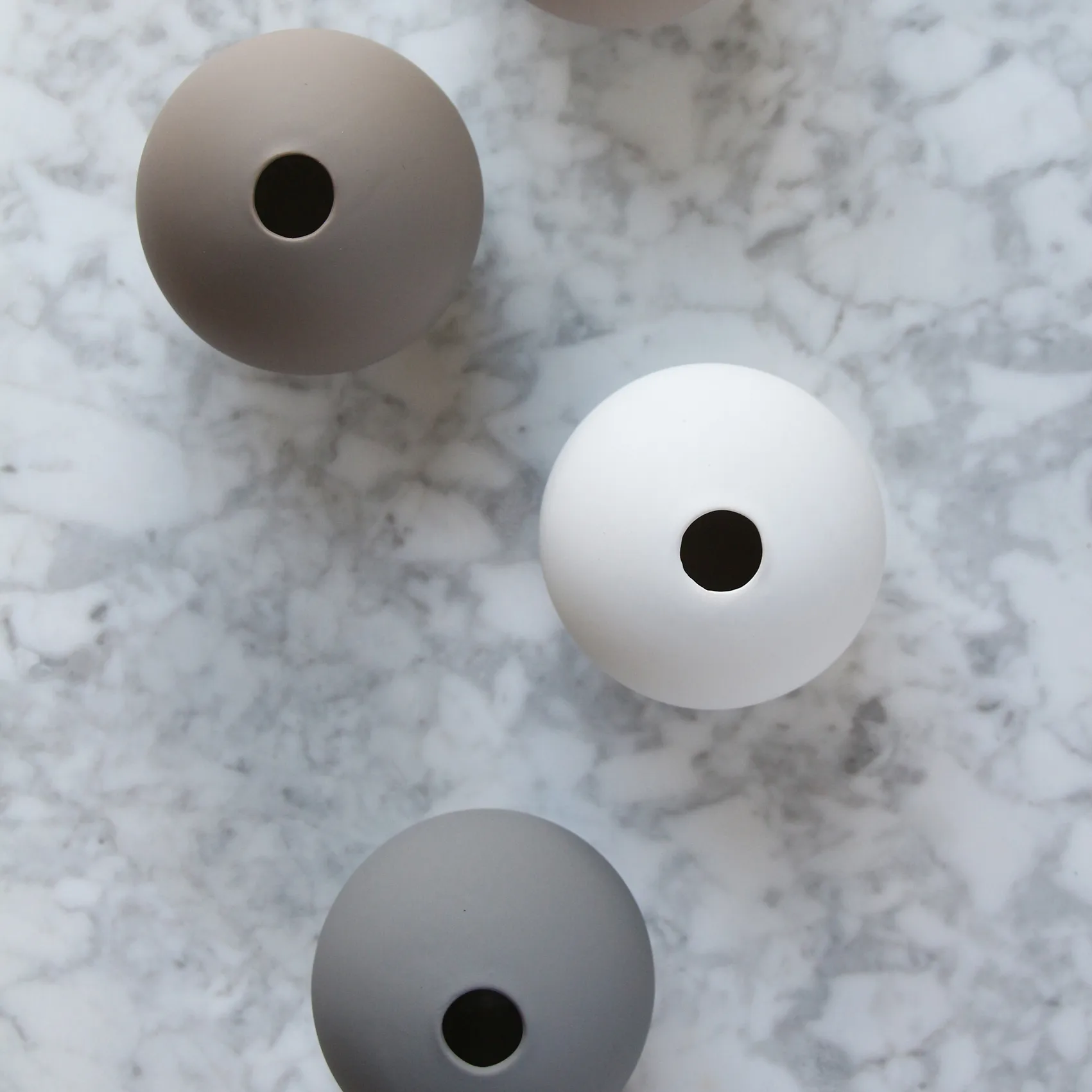 Ball vaas mud, 8 cm Cooee Design