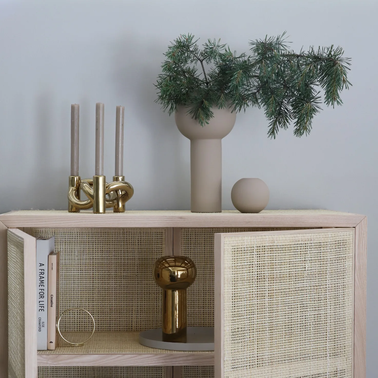 Ball vaas sand, 10 cm. Cooee Design