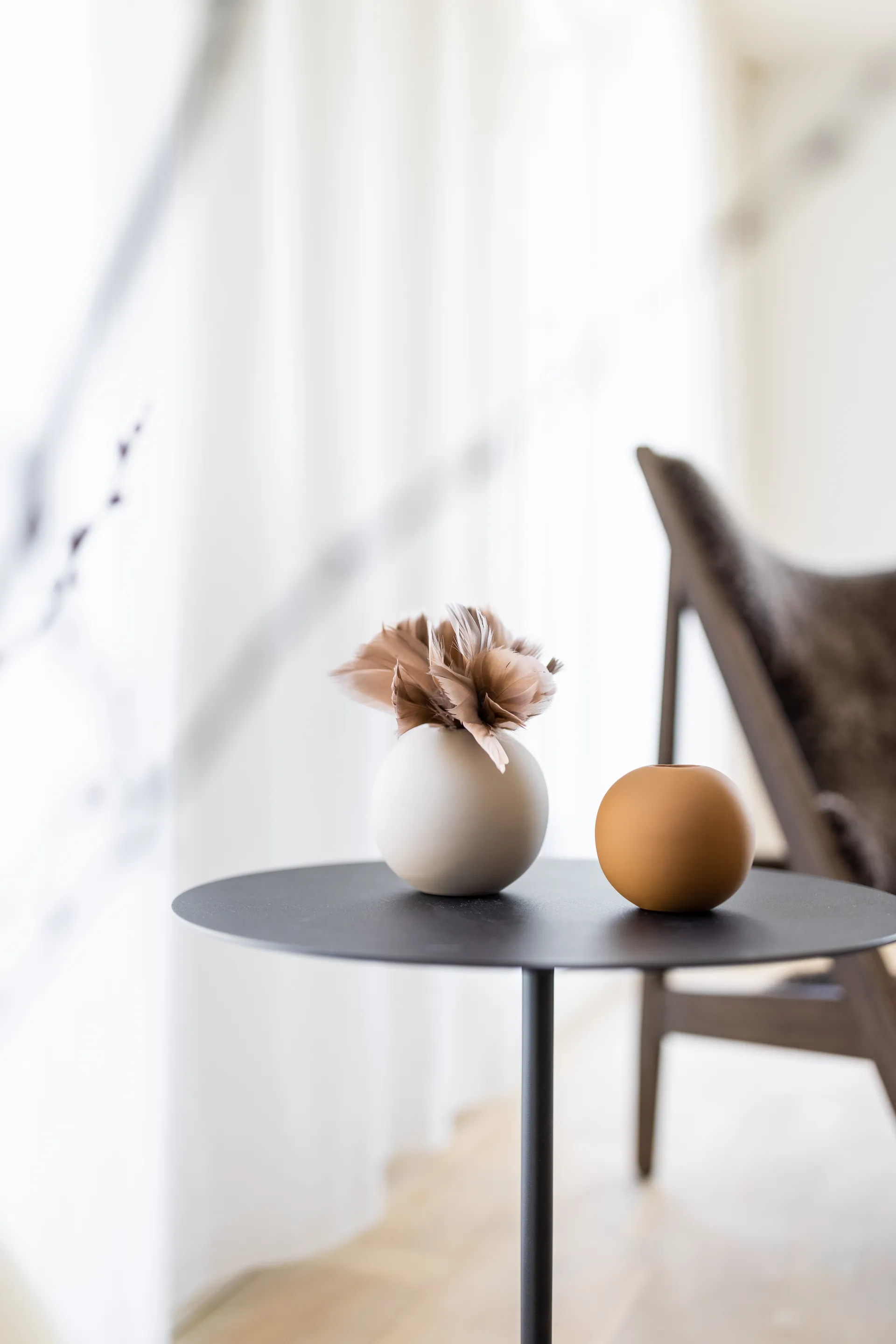 Ball vaas sand, 10 cm. Cooee Design