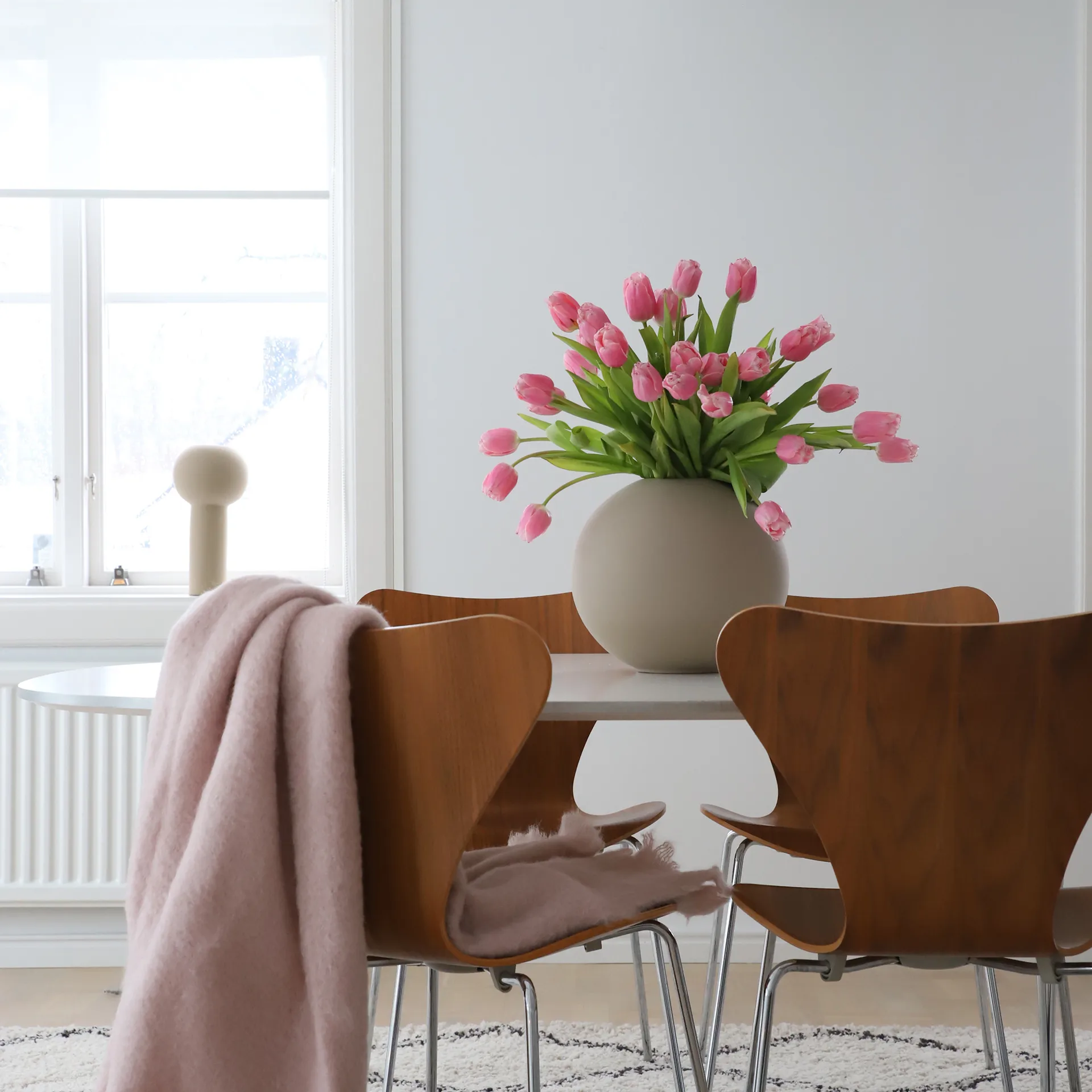 Ball vaas sand, 30 cm. Cooee Design