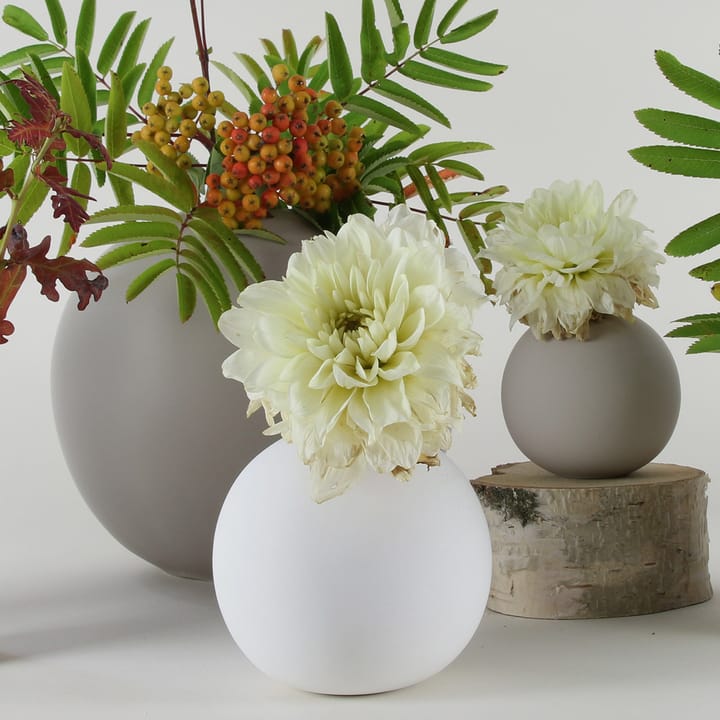 Ball vaas white, 10 cm. Cooee Design