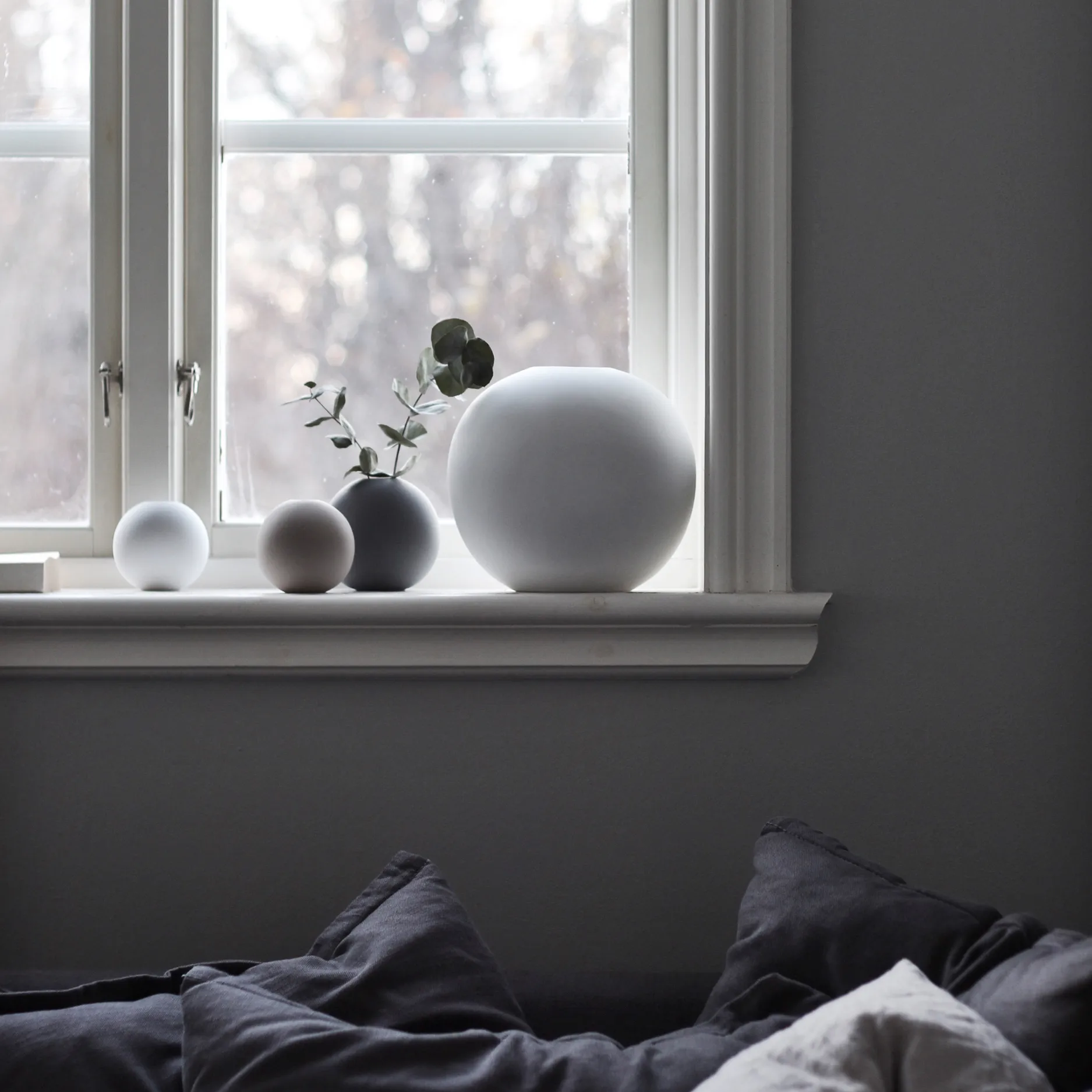 Ball vaas white, 20 cm. Cooee Design