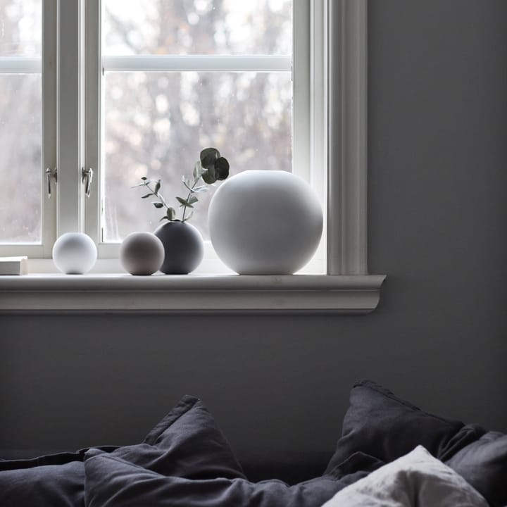 Ball vaas white, 20 cm. Cooee Design