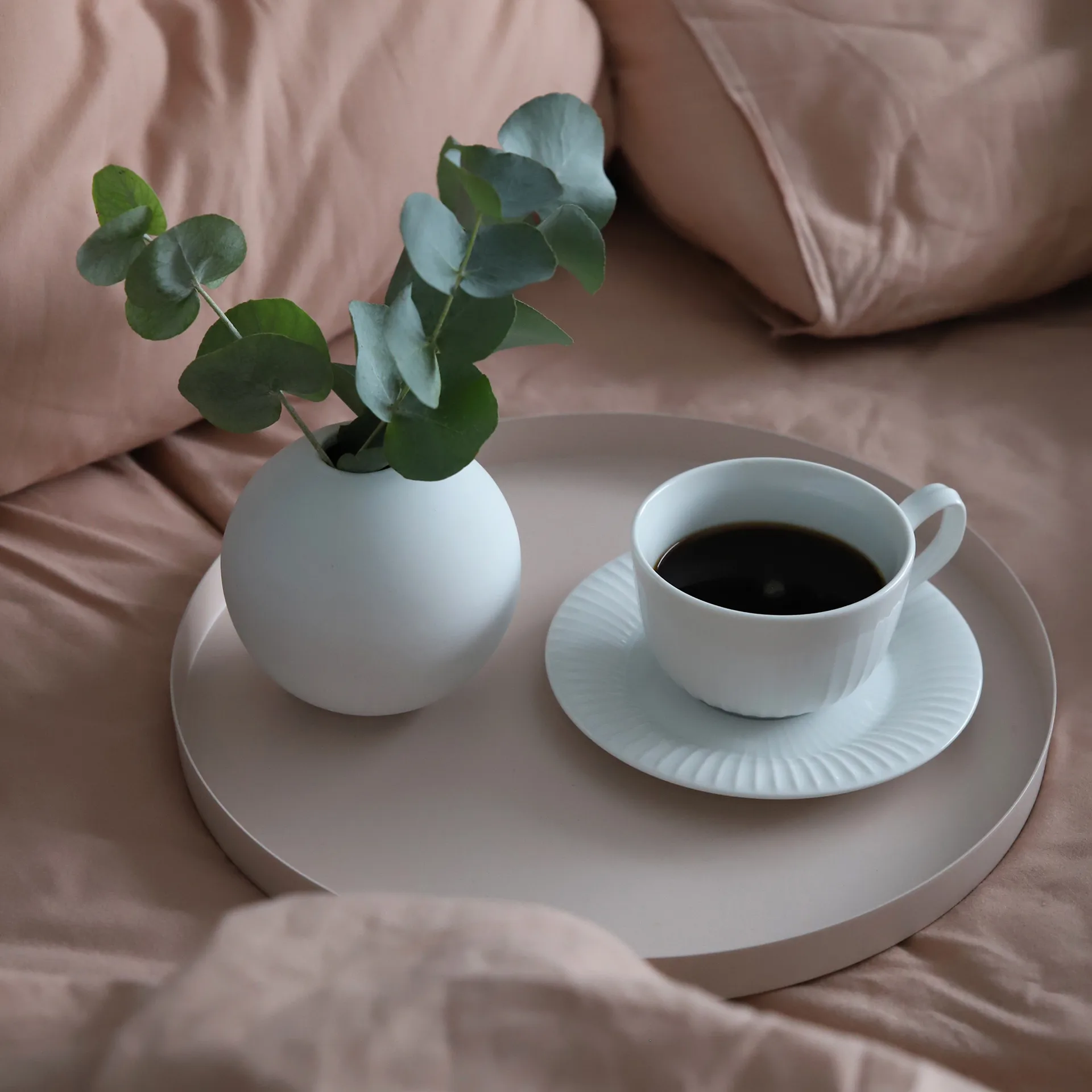 Ball vaas white, 8 cm. Cooee Design