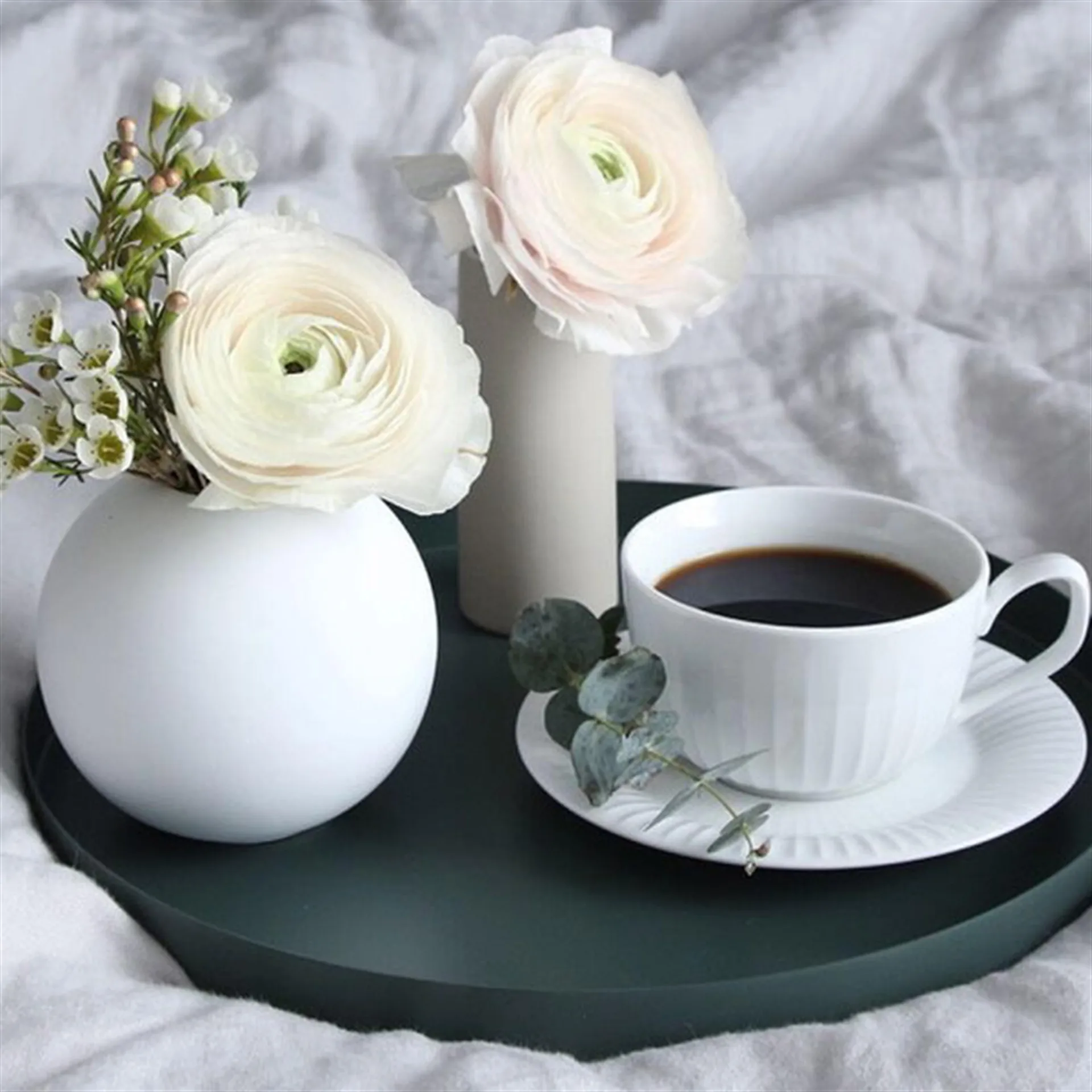 Ball vaas white, 8 cm. Cooee Design