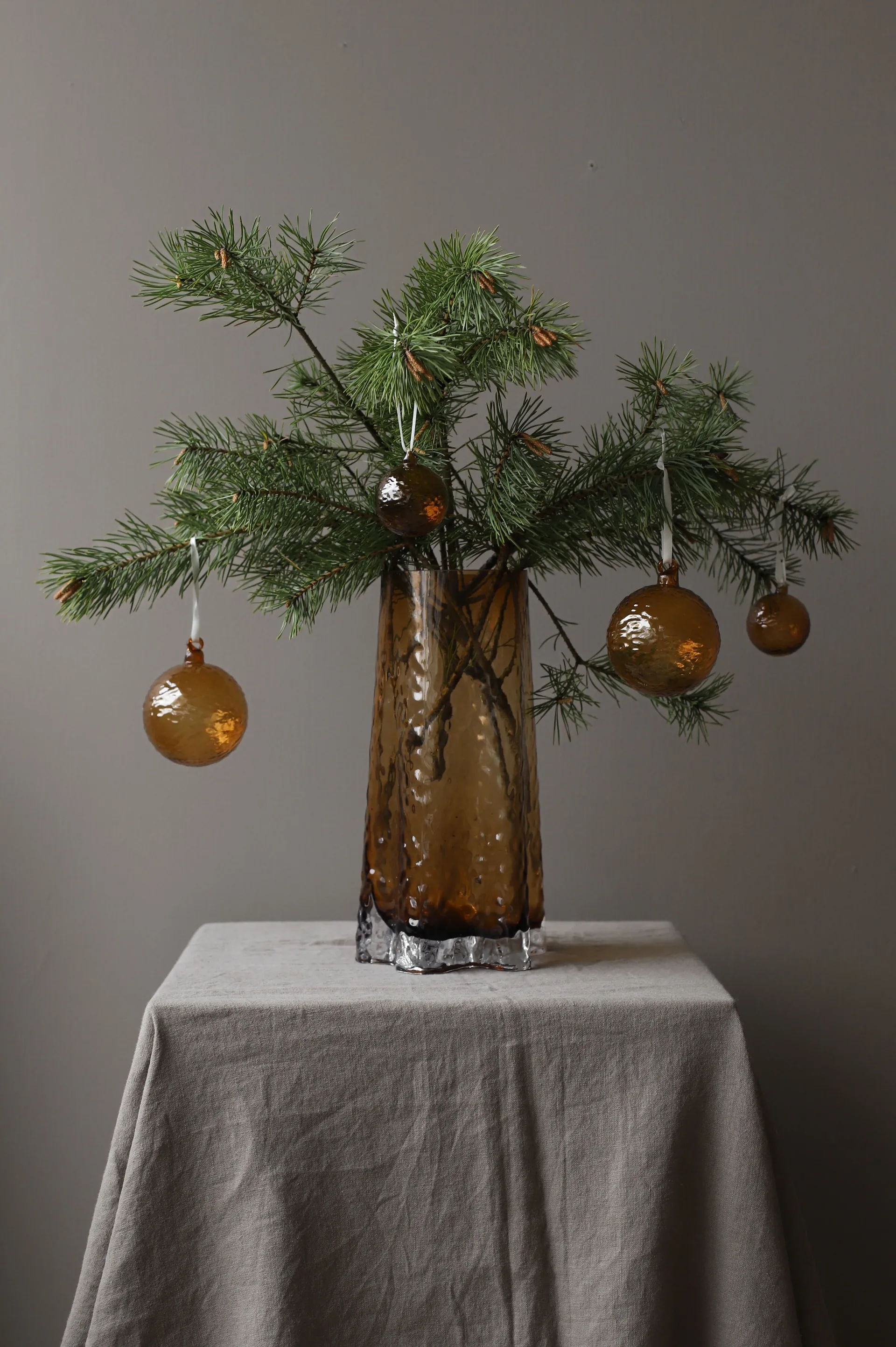 Gry Marble kerstbal Ø8 cm, Cognac Cooee Design