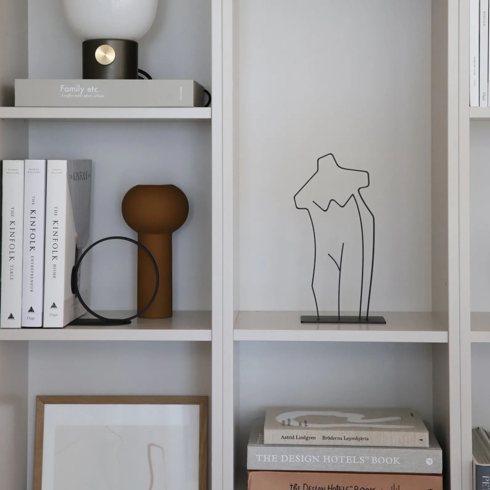 Ruth sculptuur, Zwart Cooee Design
