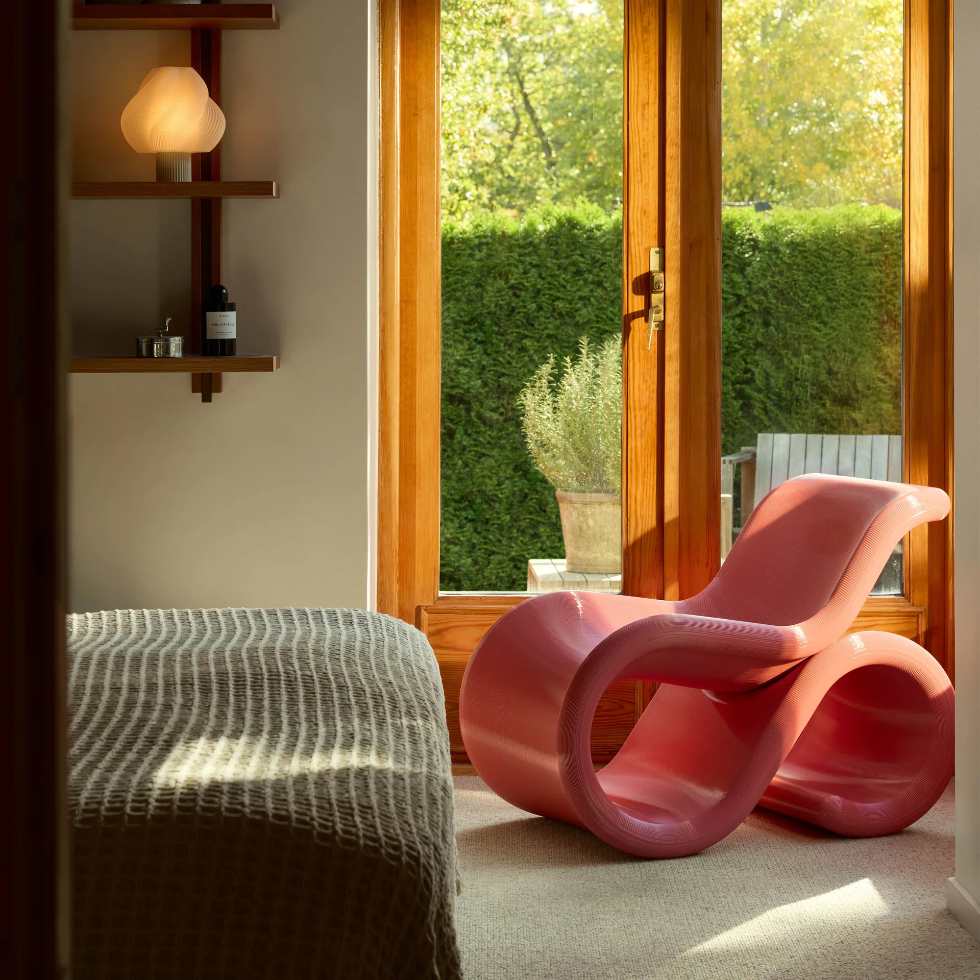 Éclair chair loungestoel, Bubblegum Crème Atelier