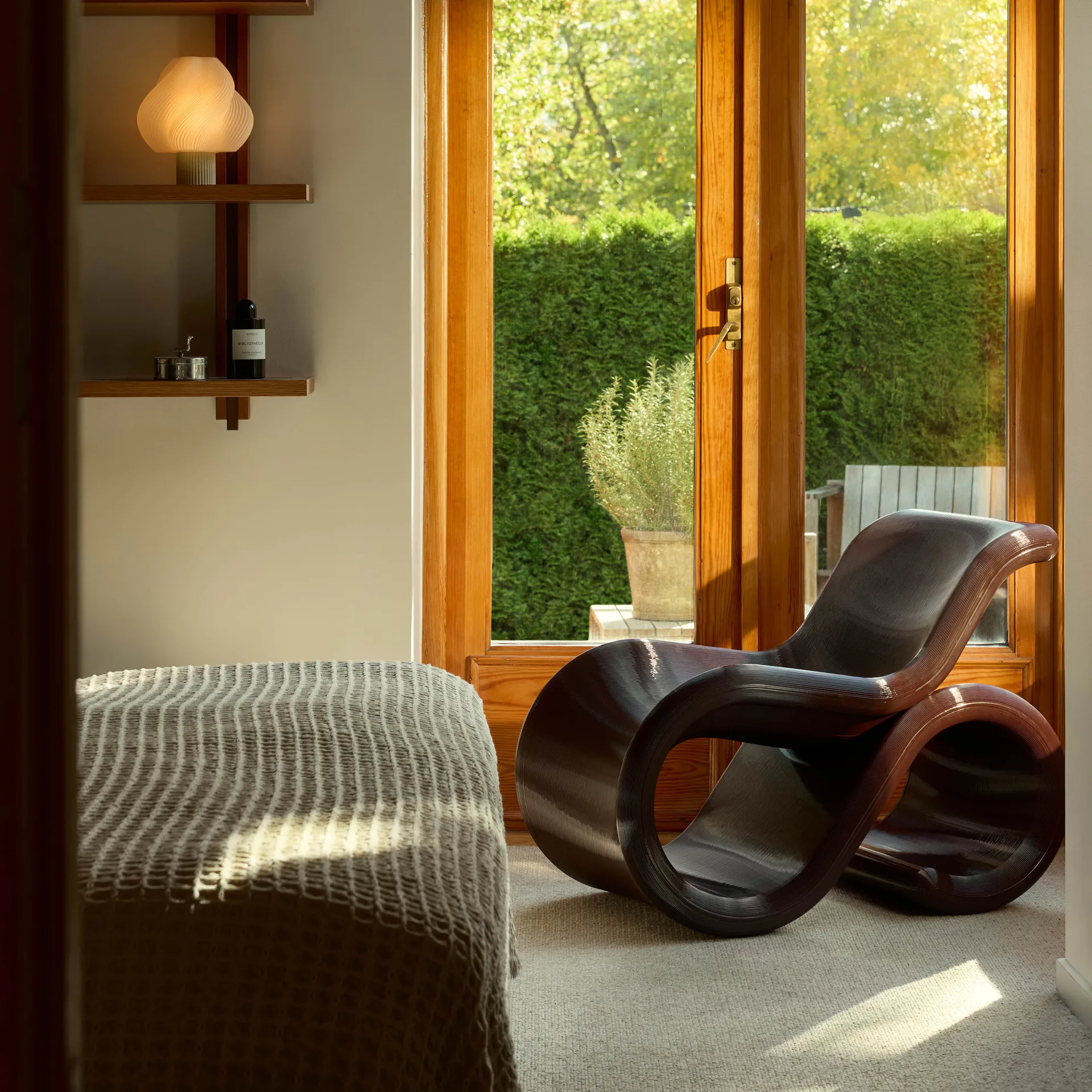 Éclair chair loungestoel, Cherry Crème Atelier