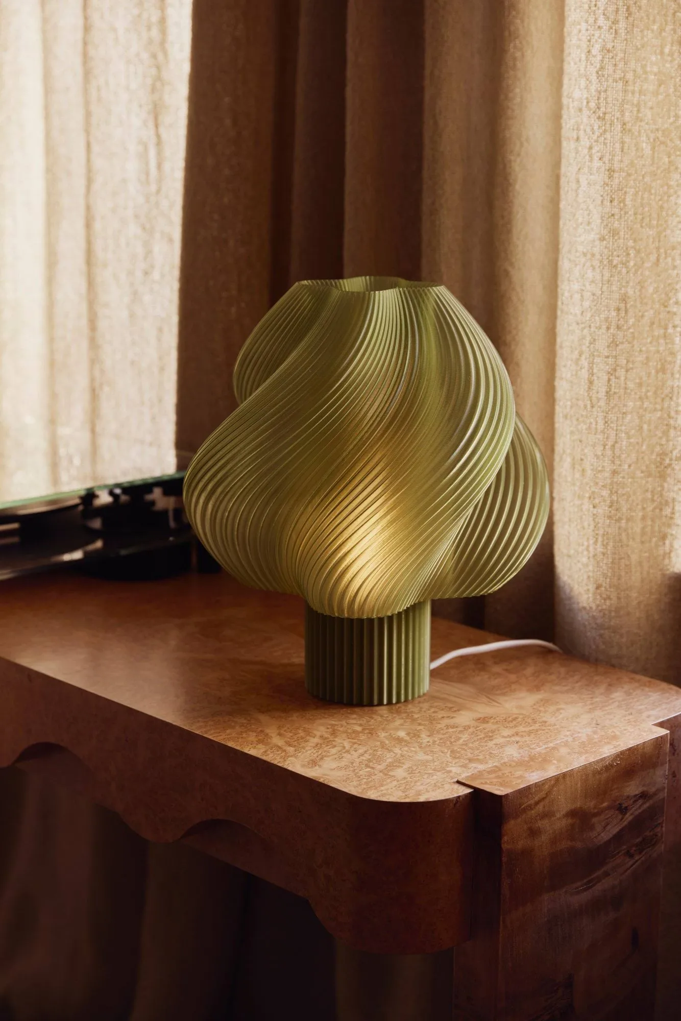 Soft Serve tafellamp, Olive, Grande, 34 cm Crème Atelier