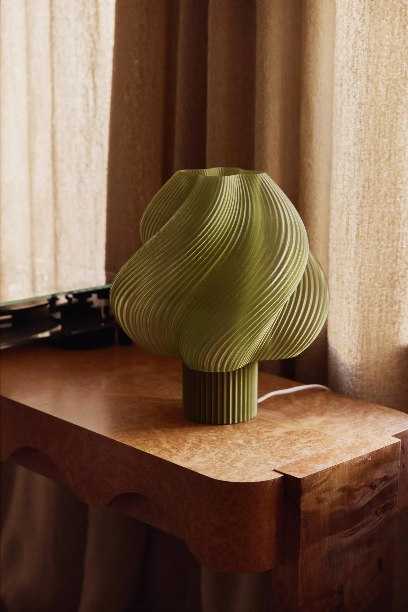 Soft Serve tafellamp, Olive, Grande, 34 cm Crème Atelier