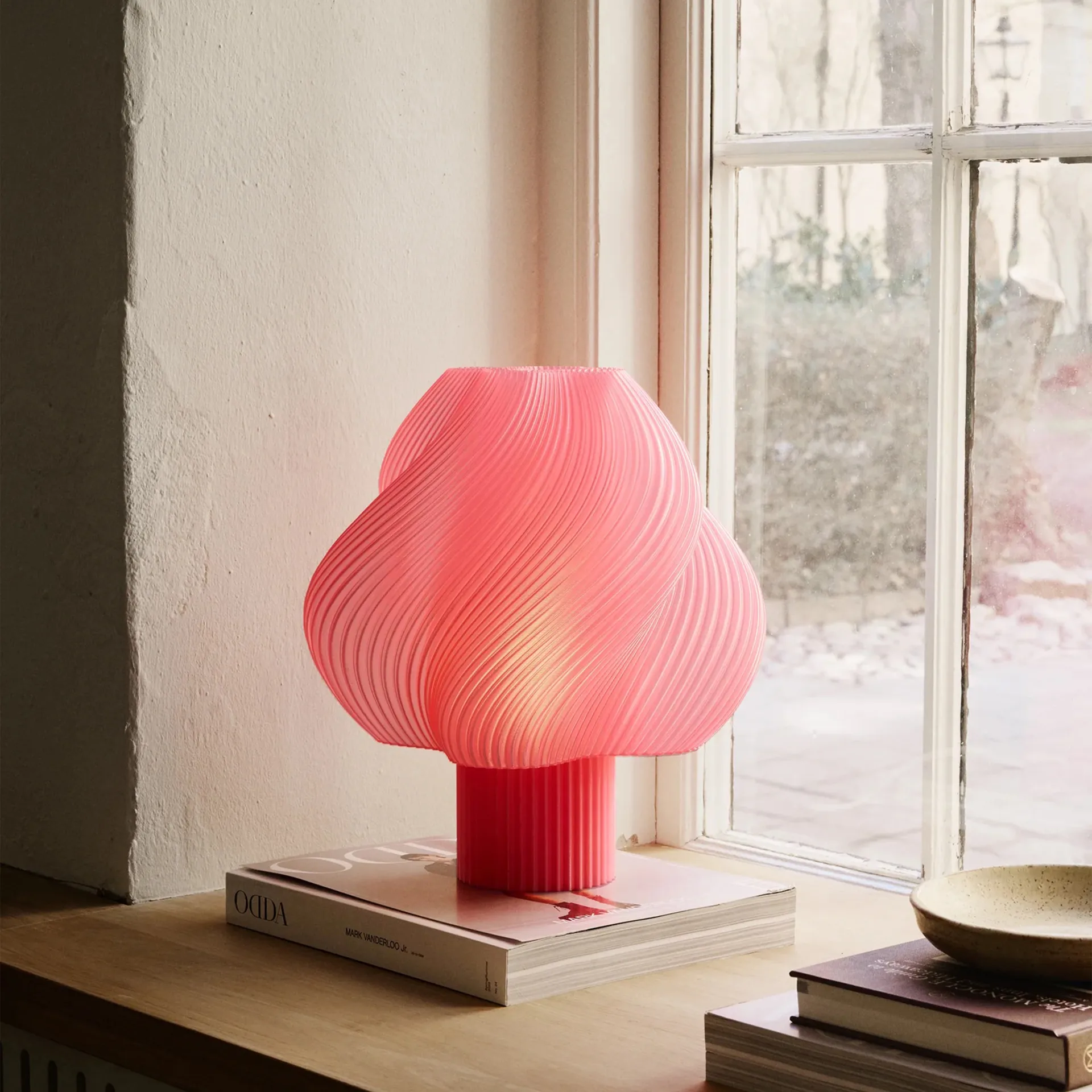 Soft Serve tafellamp, Peach sorbet, Grande, 34 cm Crème Atelier